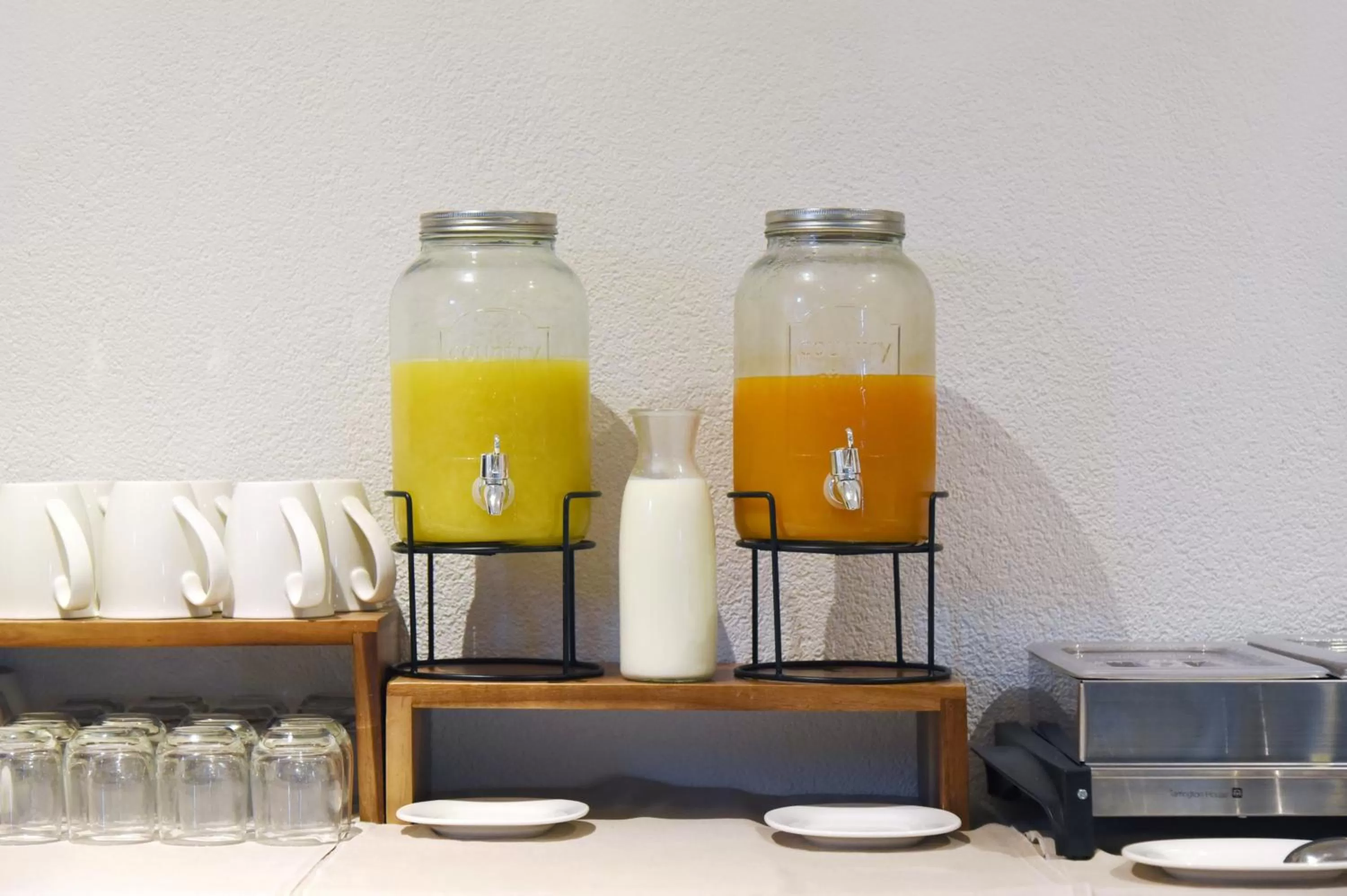 Buffet breakfast in Hôtel des Mosaiques