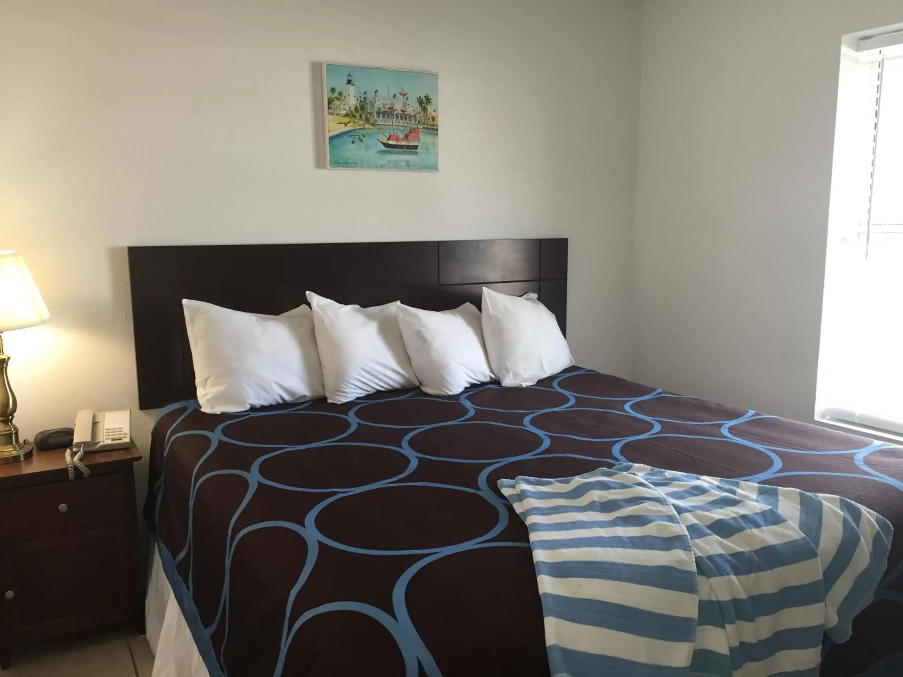 Bed, Room Photo in Port Isla Inn