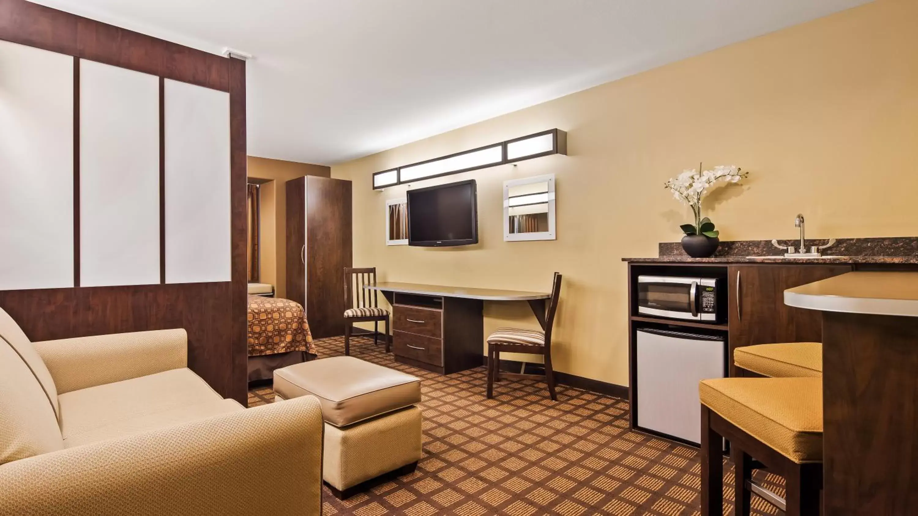 Seating Area in Microtel Inn & Suites by Wyndham Round Rock