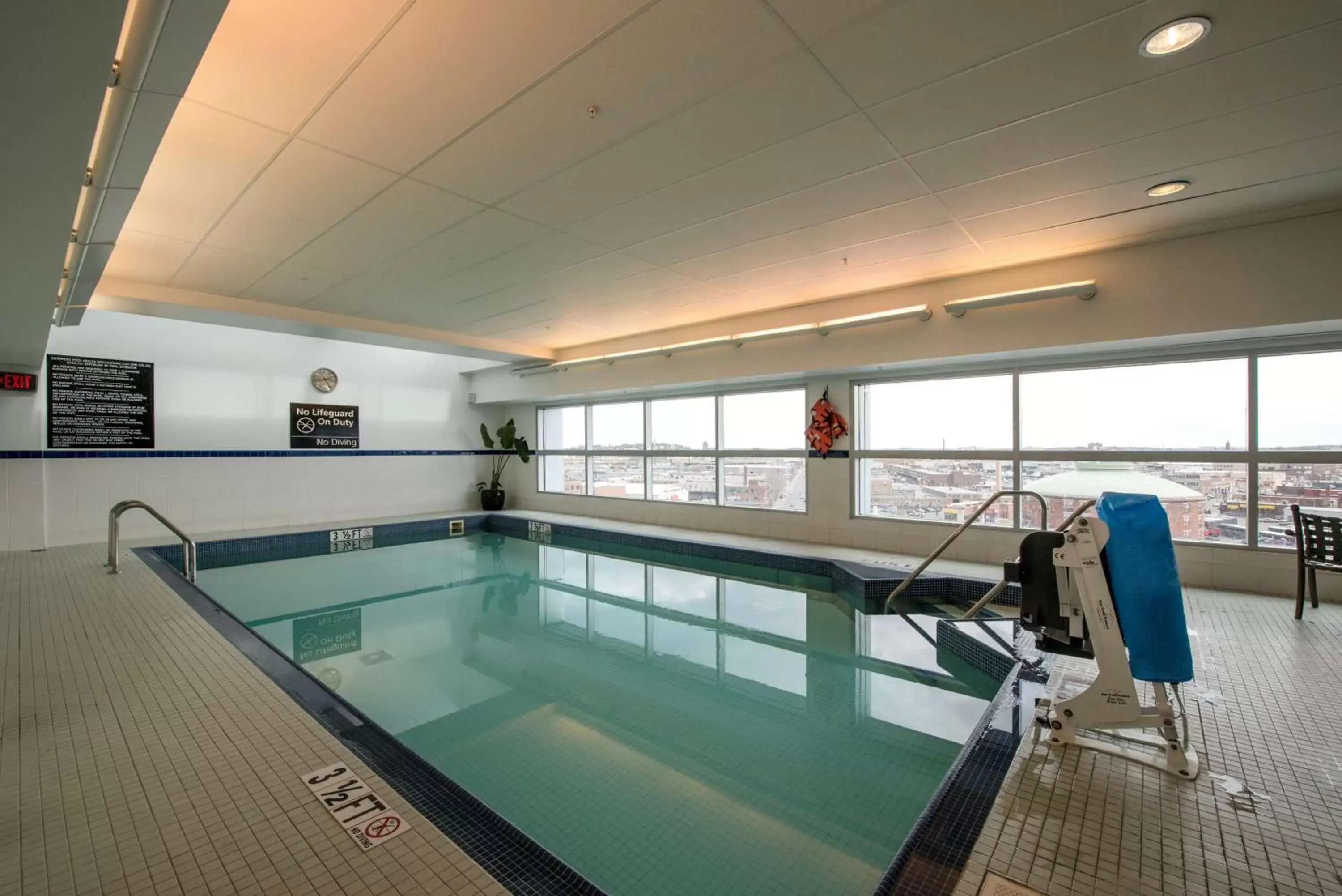 Pool view, Swimming Pool in Hampton Inn & Suites Boston Crosstown Center