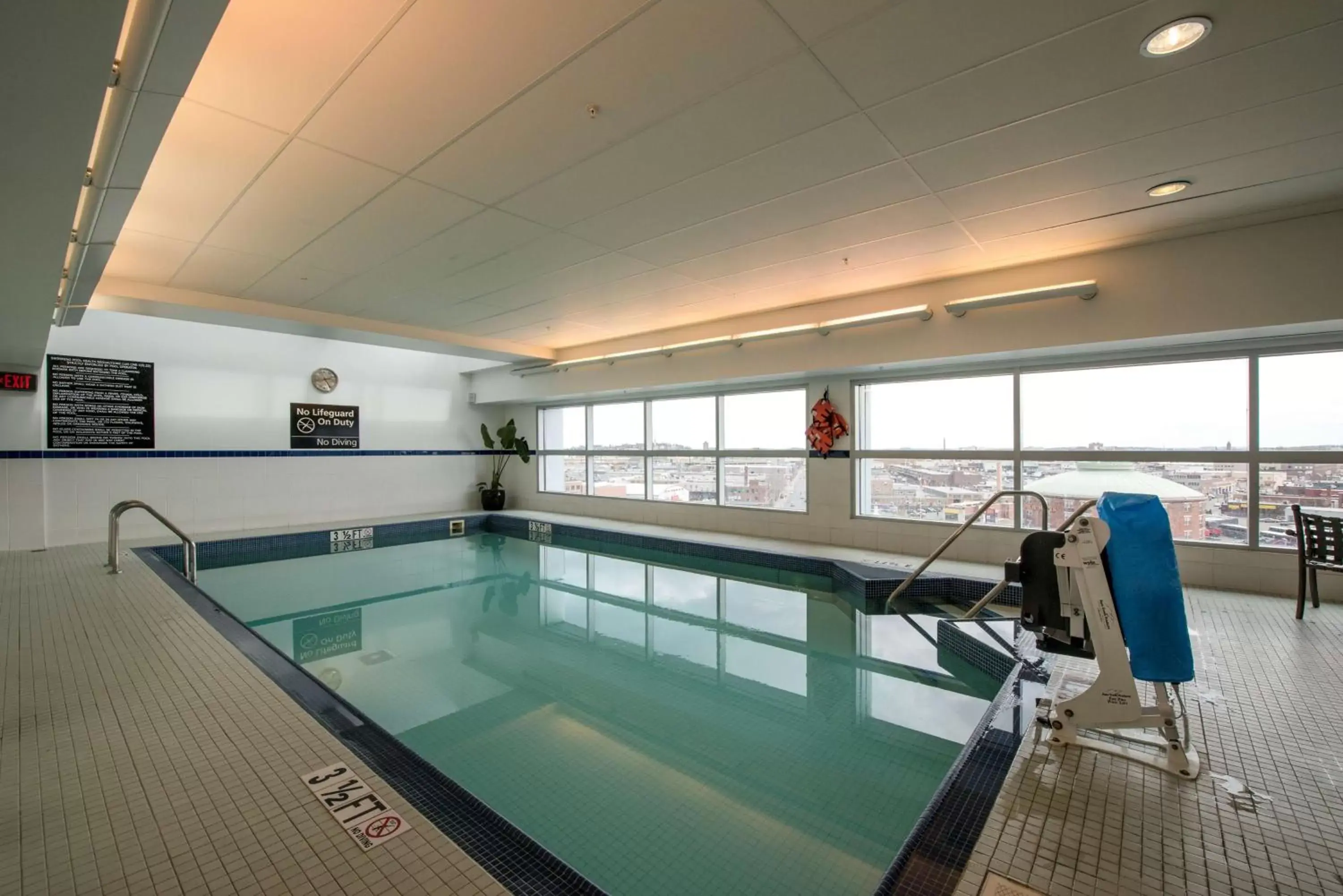 Pool view in Hampton Inn & Suites Boston Crosstown Center Pool view in Hampton Inn & Suites Boston Crosstown Center