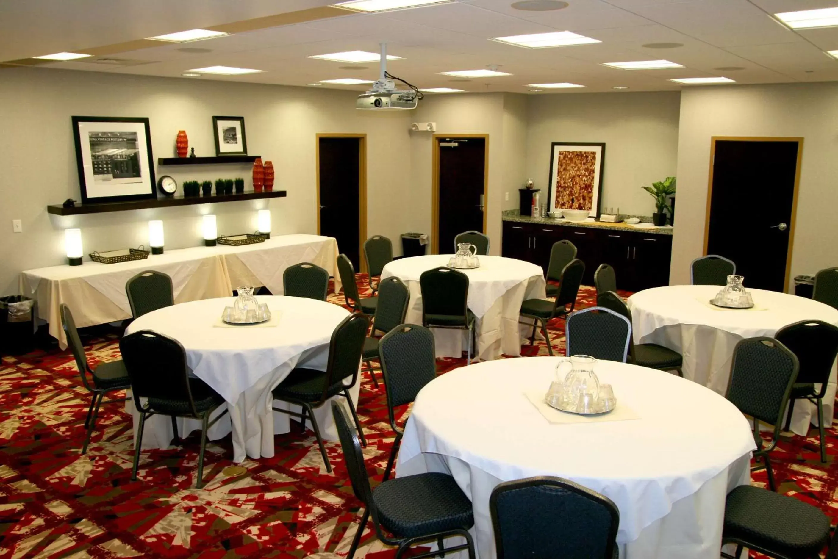 Meeting/conference room, Restaurant/Places to Eat in Hampton Inn & Suites Salt Lake City-University/Foothill Drive