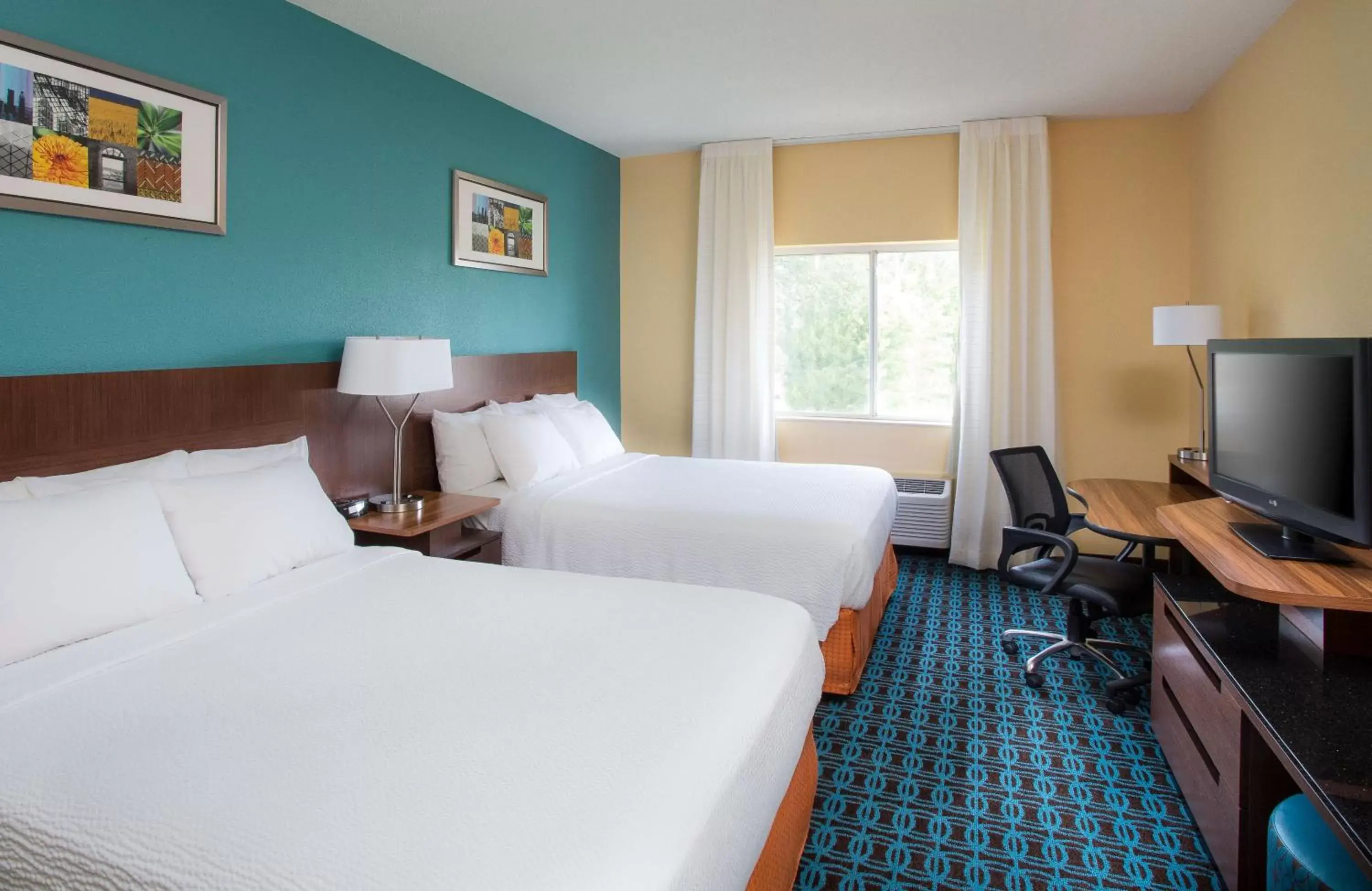Bedroom, Bed in Fairfield Inn & Suites by Marriott Quincy