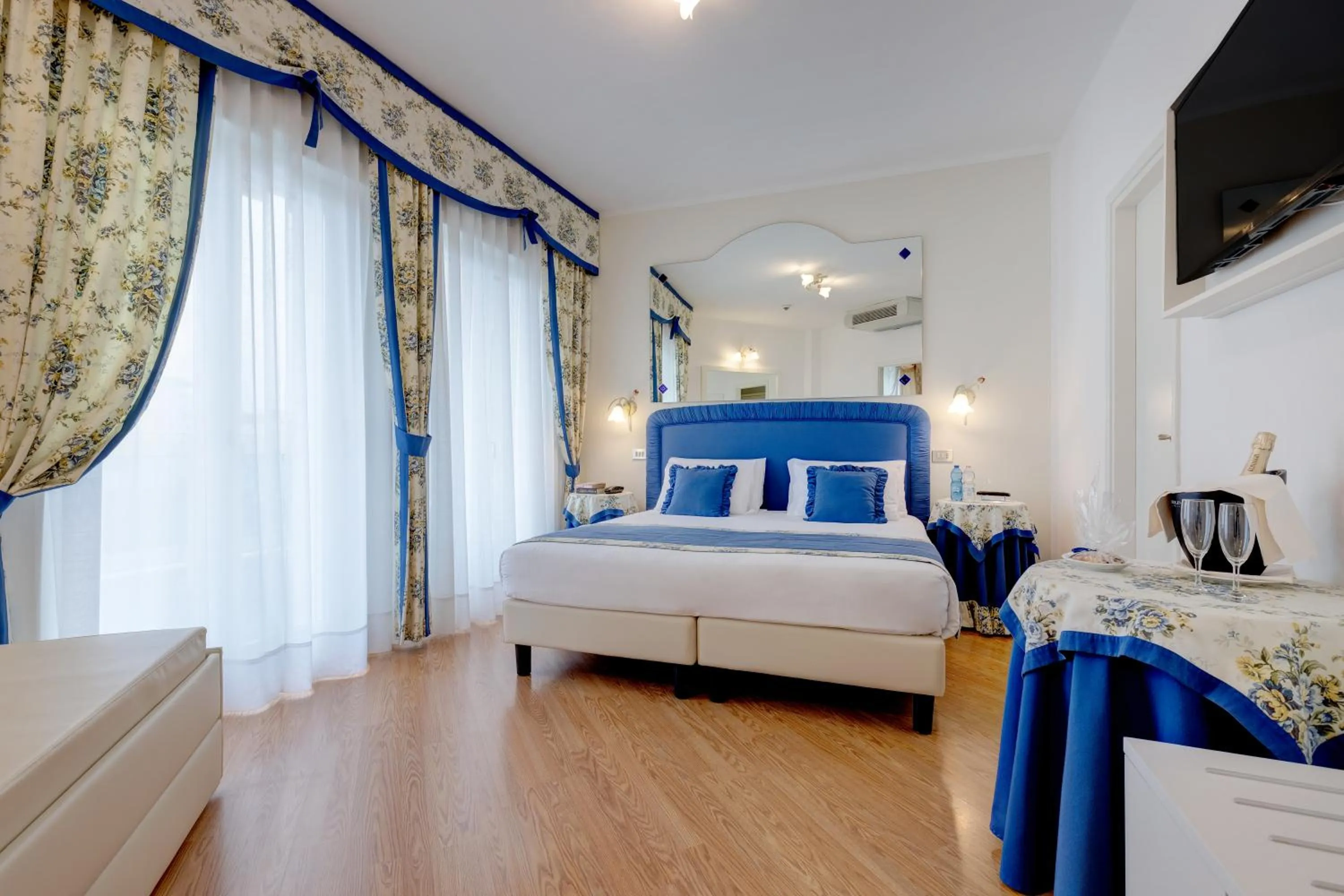 Bedroom in Hotel Cavalieri Palace & Suites