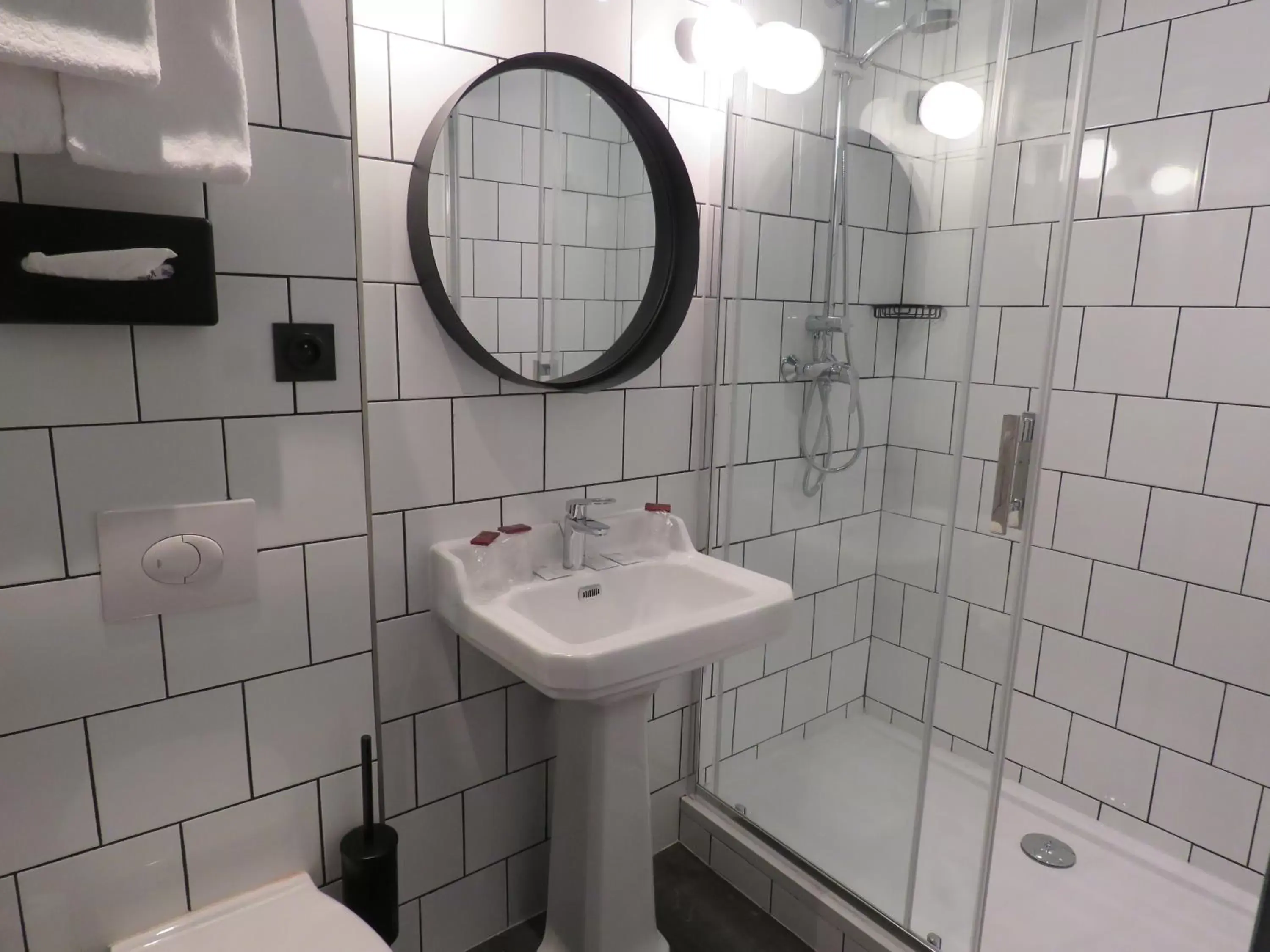 Bathroom in Hôtel Bristol Reims