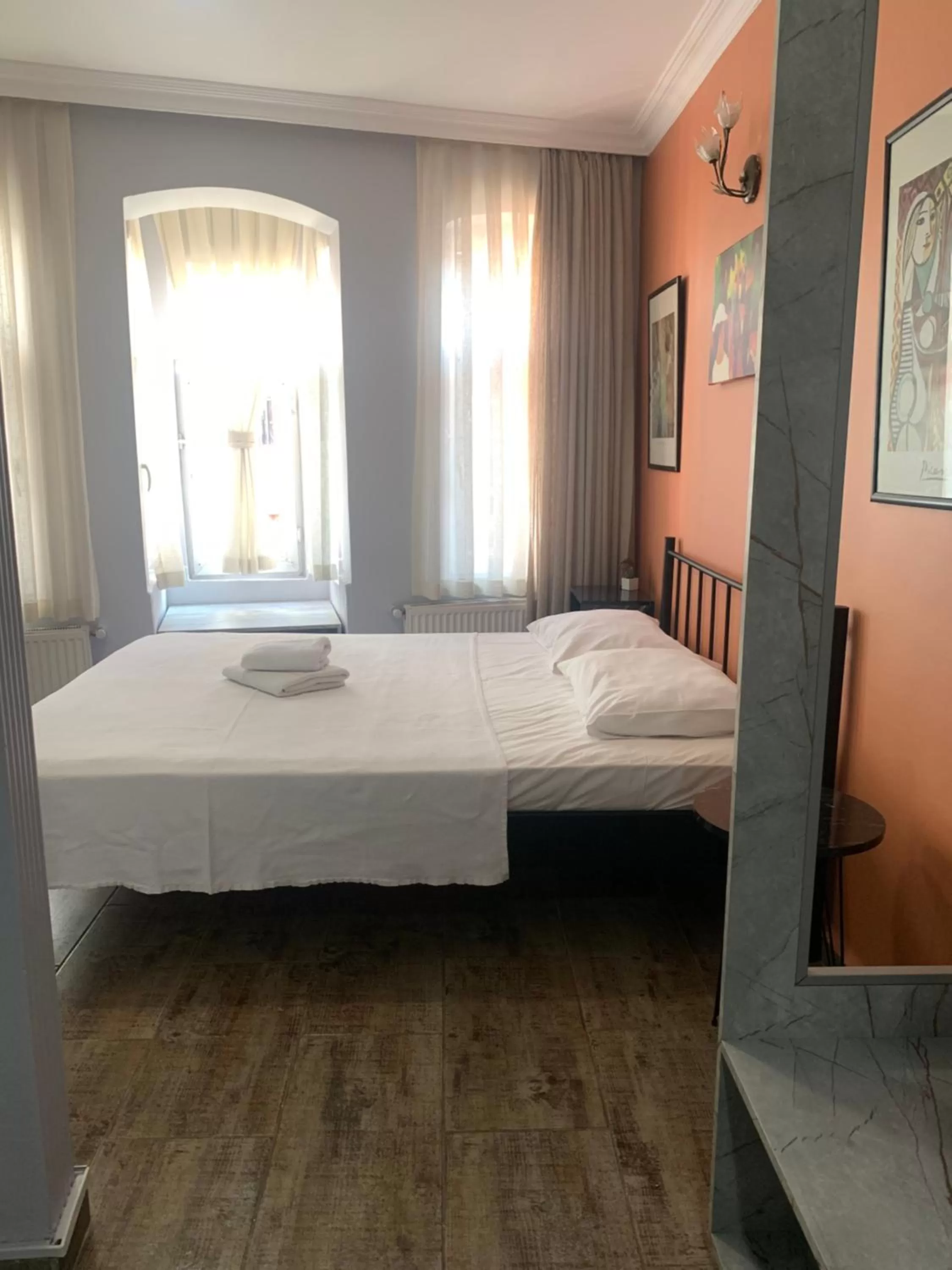 Photo of the whole room, Bed in Tom Square Boutique Hotel