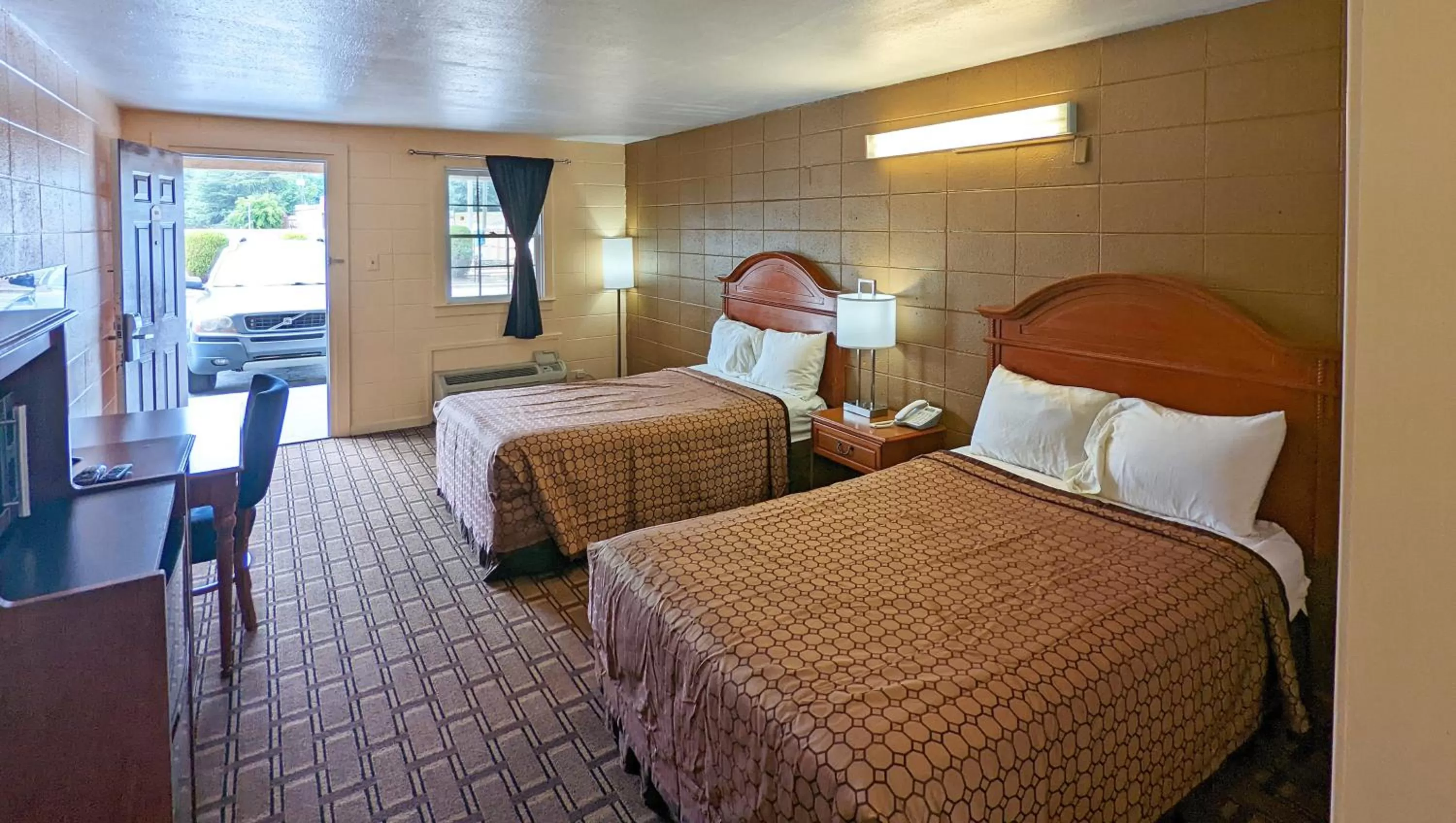 Photo of the whole room, Bed in M Star Hotel Cleveland