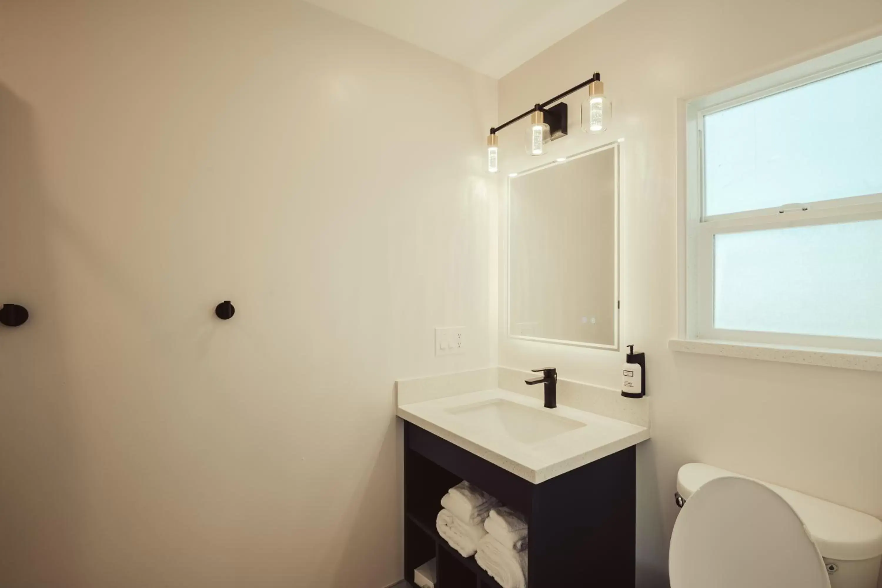 Bathroom in Blufftop Inn & Suites - Wharf/Restaurant District