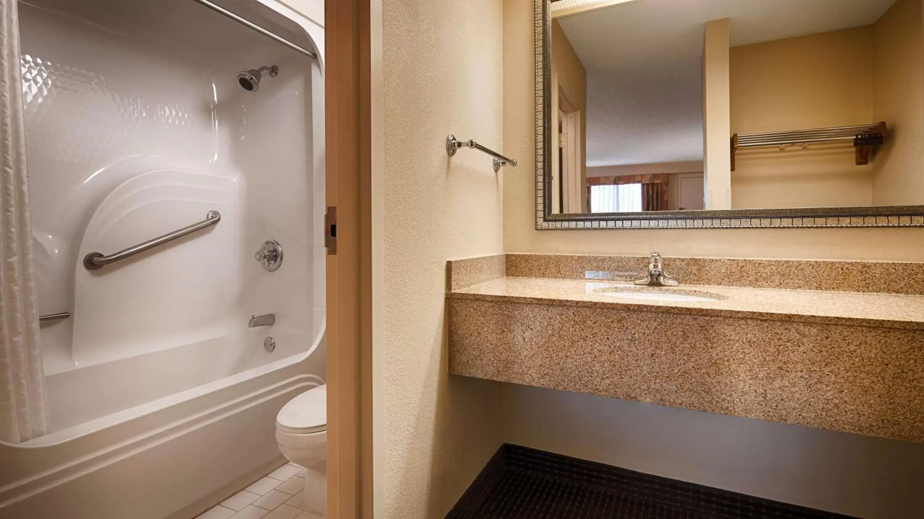 Photo of the whole room, Bathroom in Best Western Inn & Suites Monroe