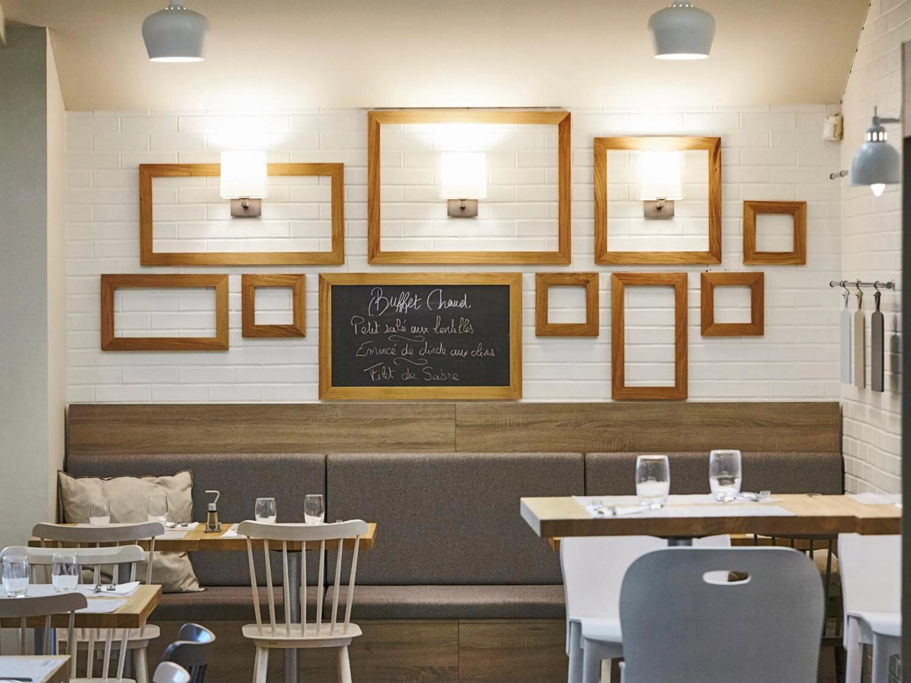 Decorative detail in Campanile Poitiers - Site du Futuroscope