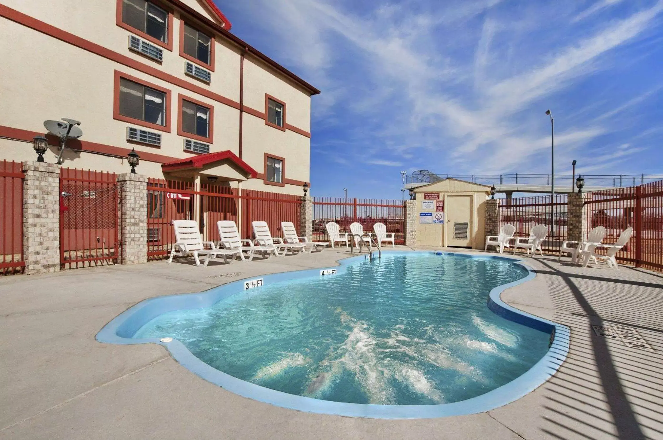 Pool view, Swimming Pool in Howard Johnson by Wyndham Lubbock TX