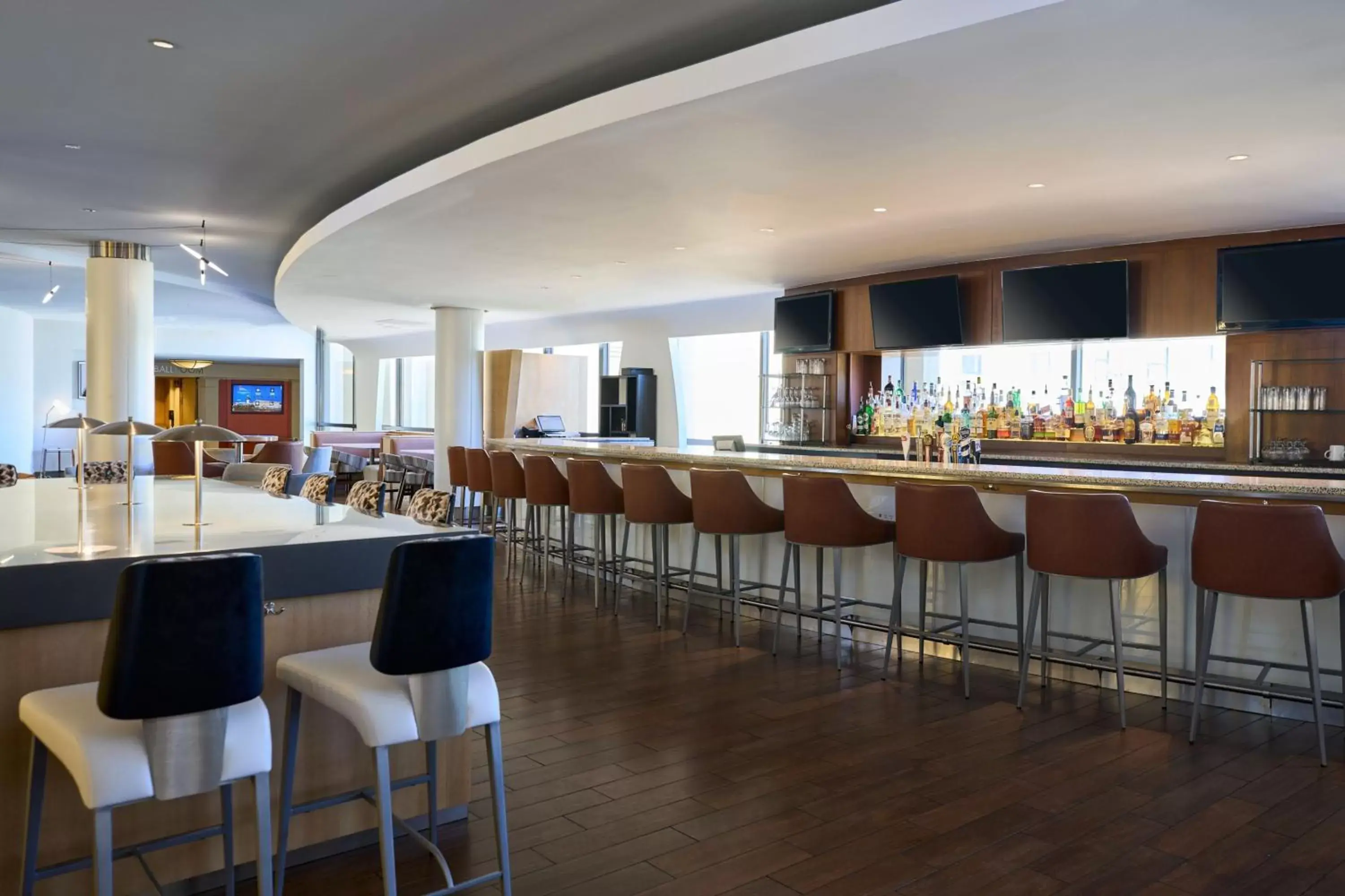 Restaurant/Places to Eat in Washington Dulles Airport Marriott
