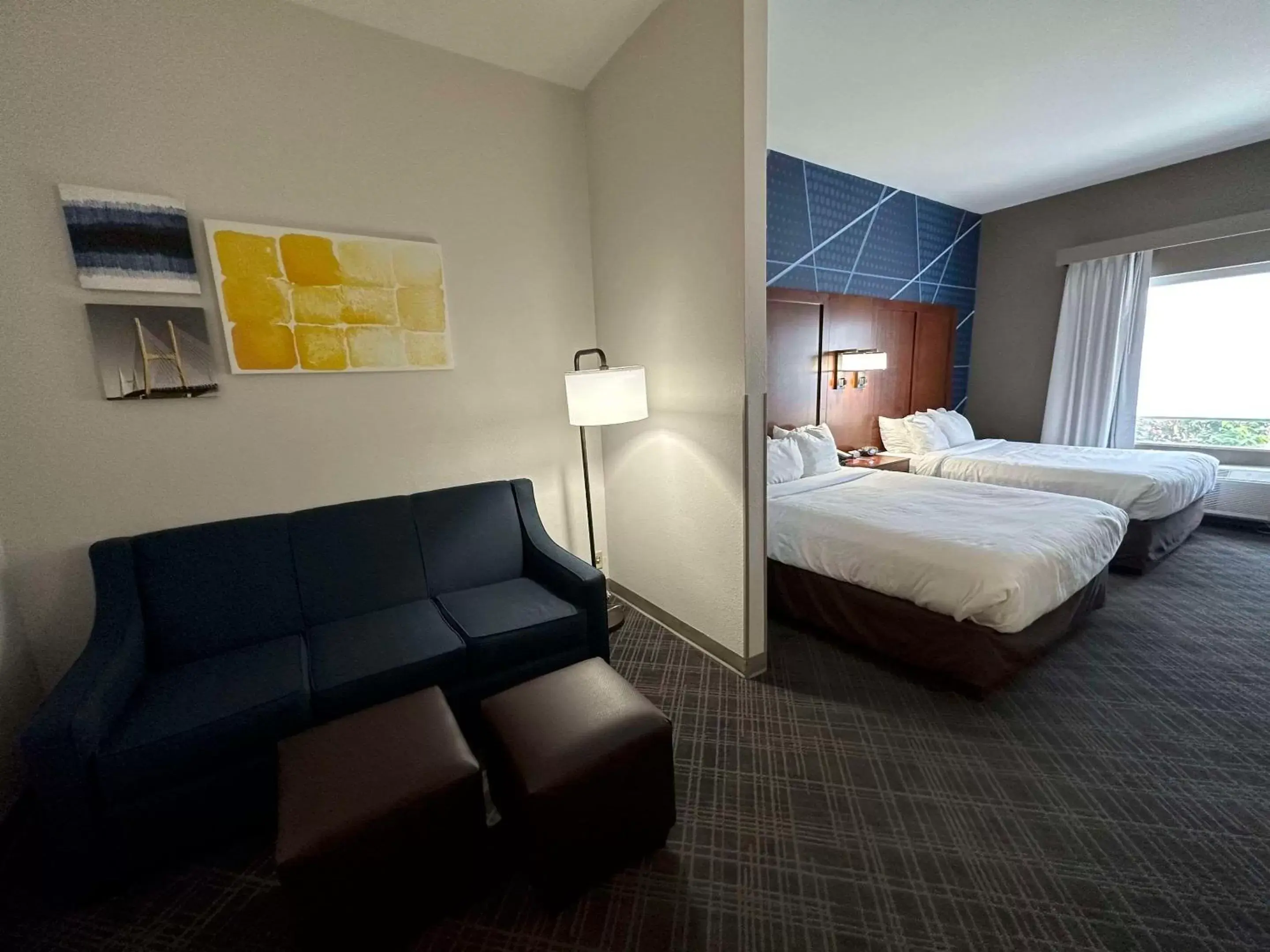 Bedroom in Comfort Suites Jackson - Cape Girardeau