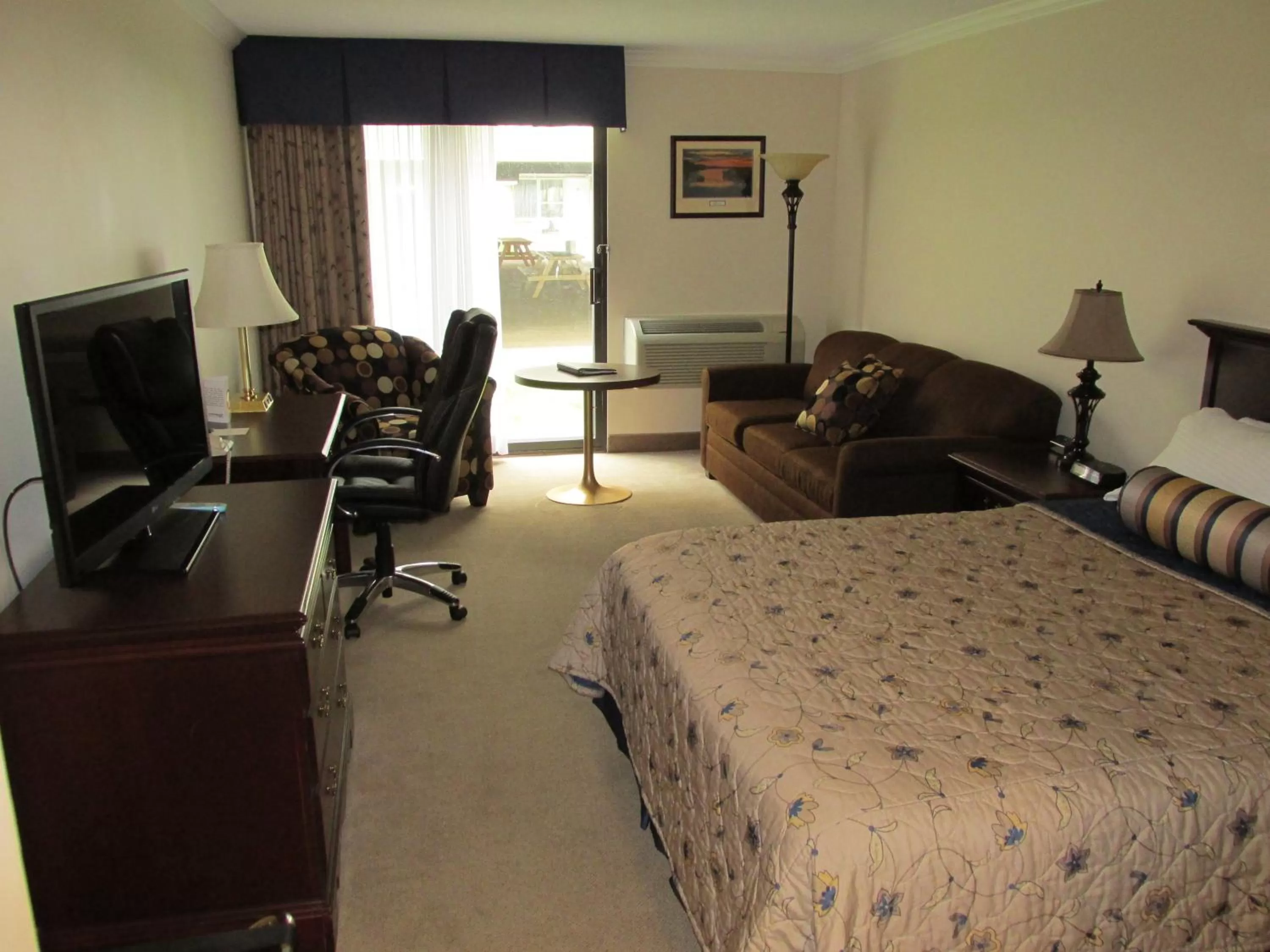 Deluxe Queen Room with Sofa Bed in The Fredericton Inn