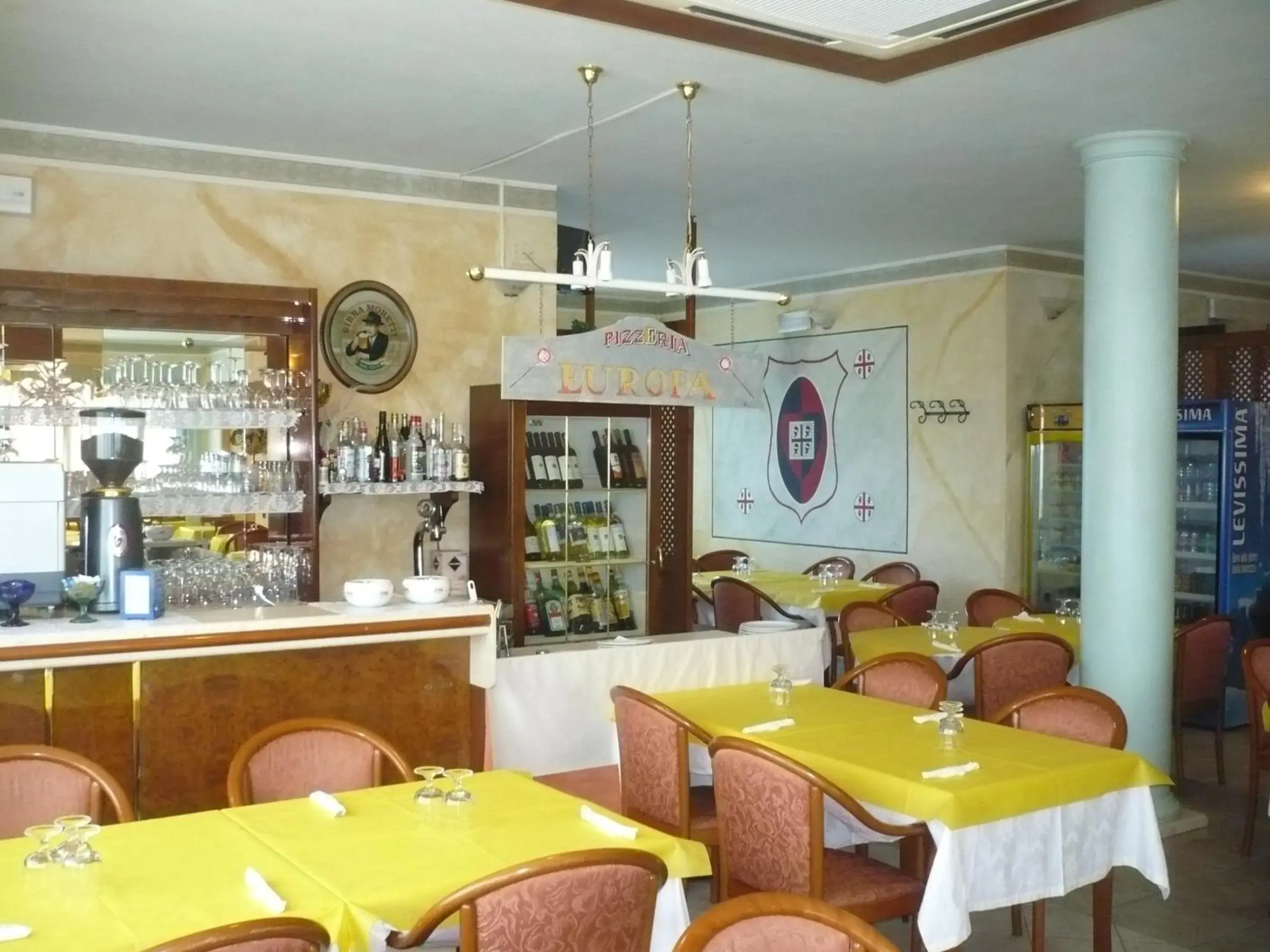 Restaurant/Places to Eat in Rosa Hotel