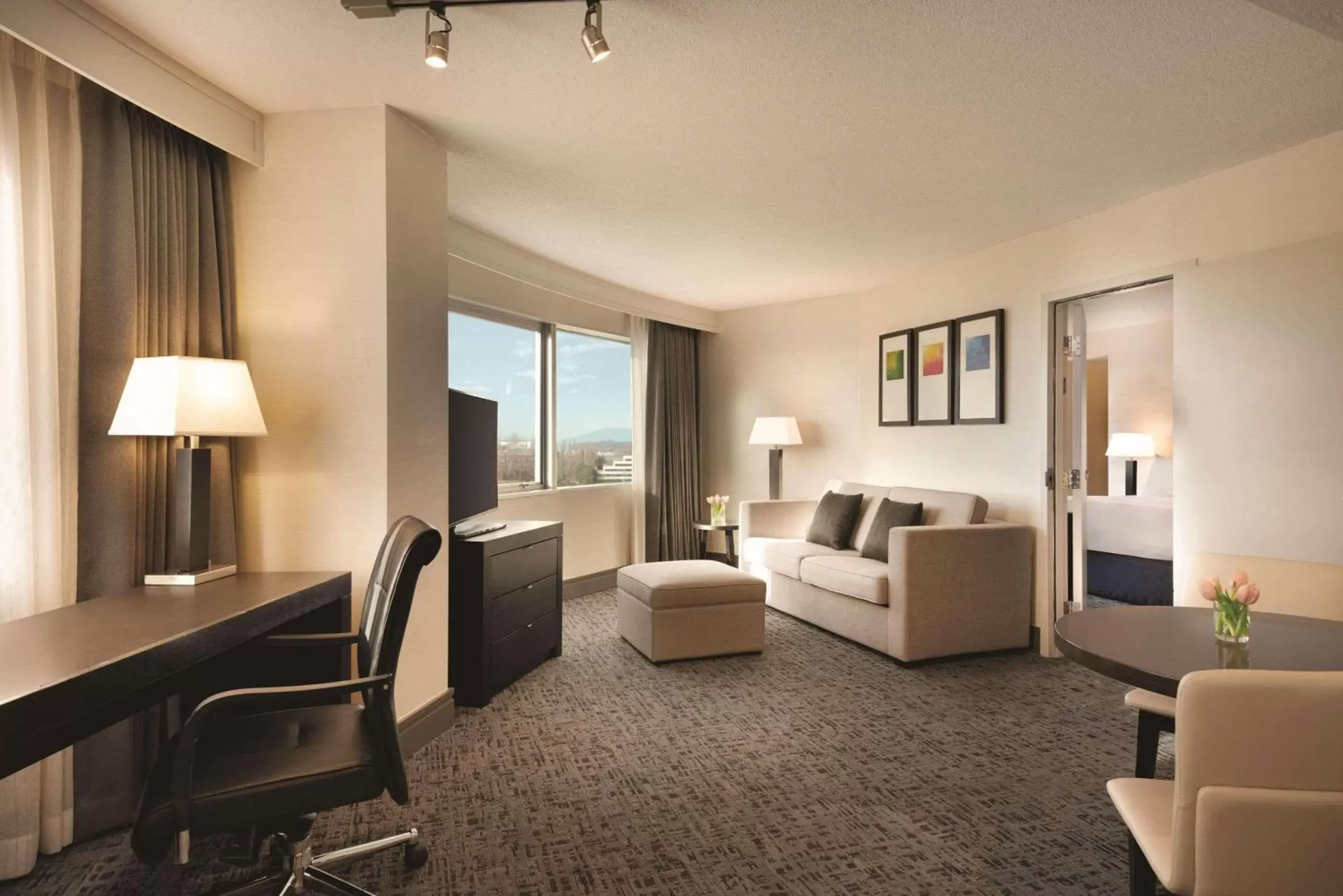 Bedroom, Seating Area in Radisson Hotel Vancouver Airport