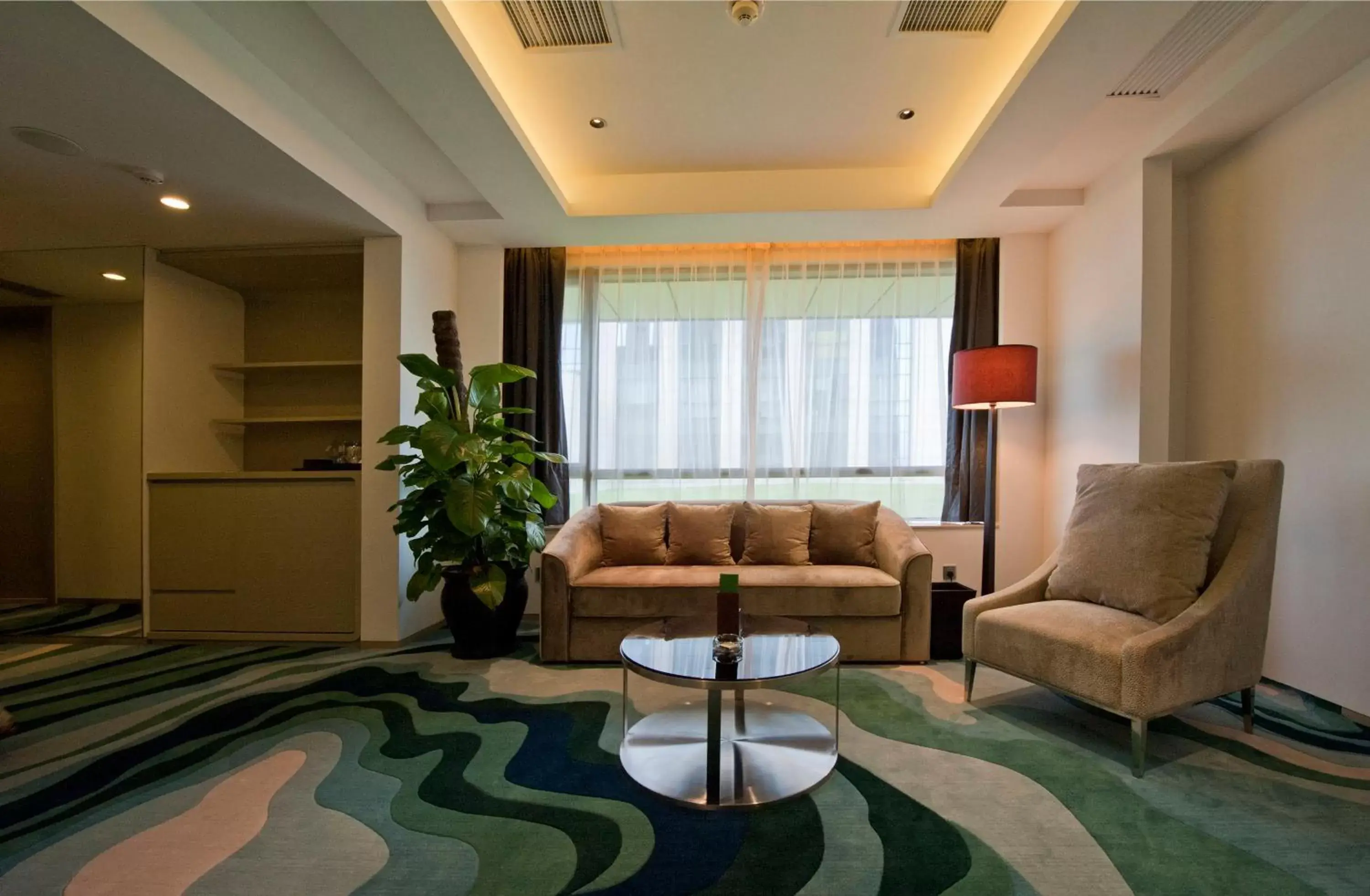 Photo of the whole room in Holiday Inn Shanghai Songjiang by IHG - Miaoqian Street Photo of the whole room in Holiday Inn Shanghai Songjiang by IHG - Miaoqian Street