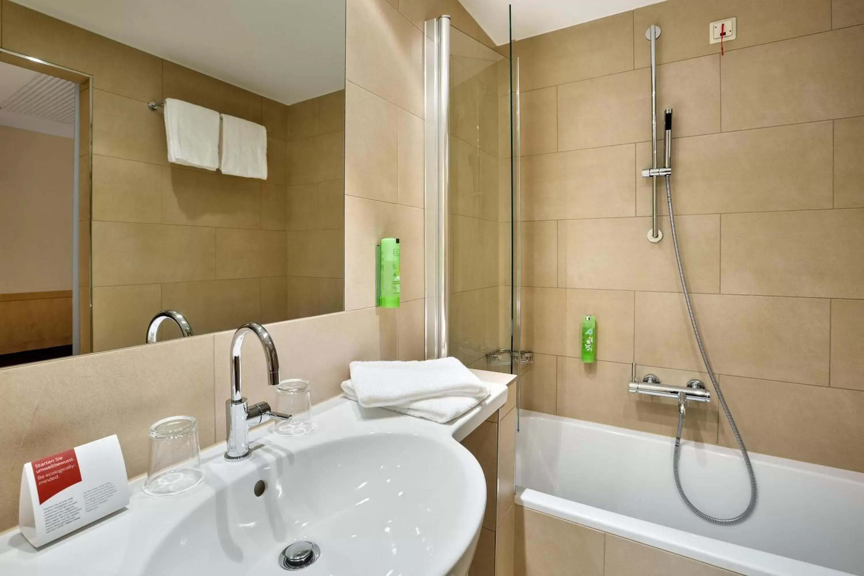 Shower, Bathroom in Austria Trend Hotel Ananas Wien