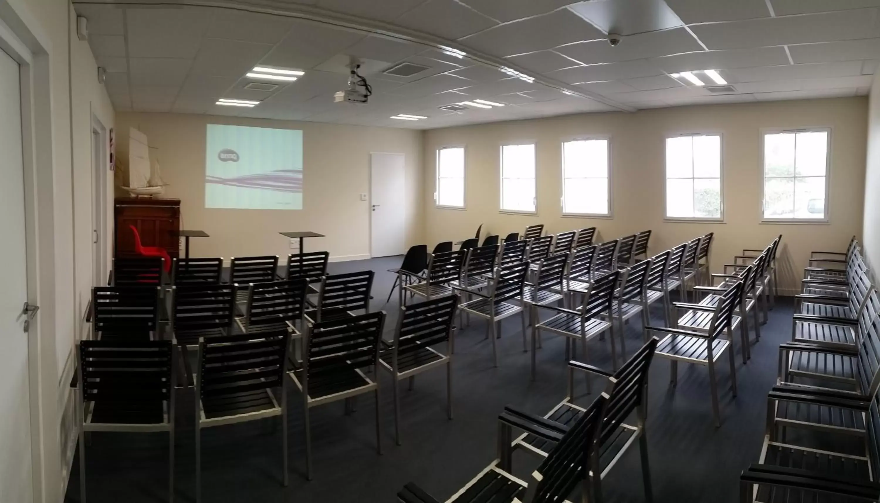 Meeting/conference room in Les Flots - Hôtel et Restaurant face à l'océan - Châtelaillon-Plage