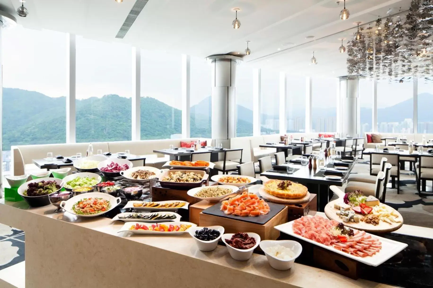 Restaurant/places to eat in Crowne Plaza Hong Kong Kowloon East, an IHG Hotel