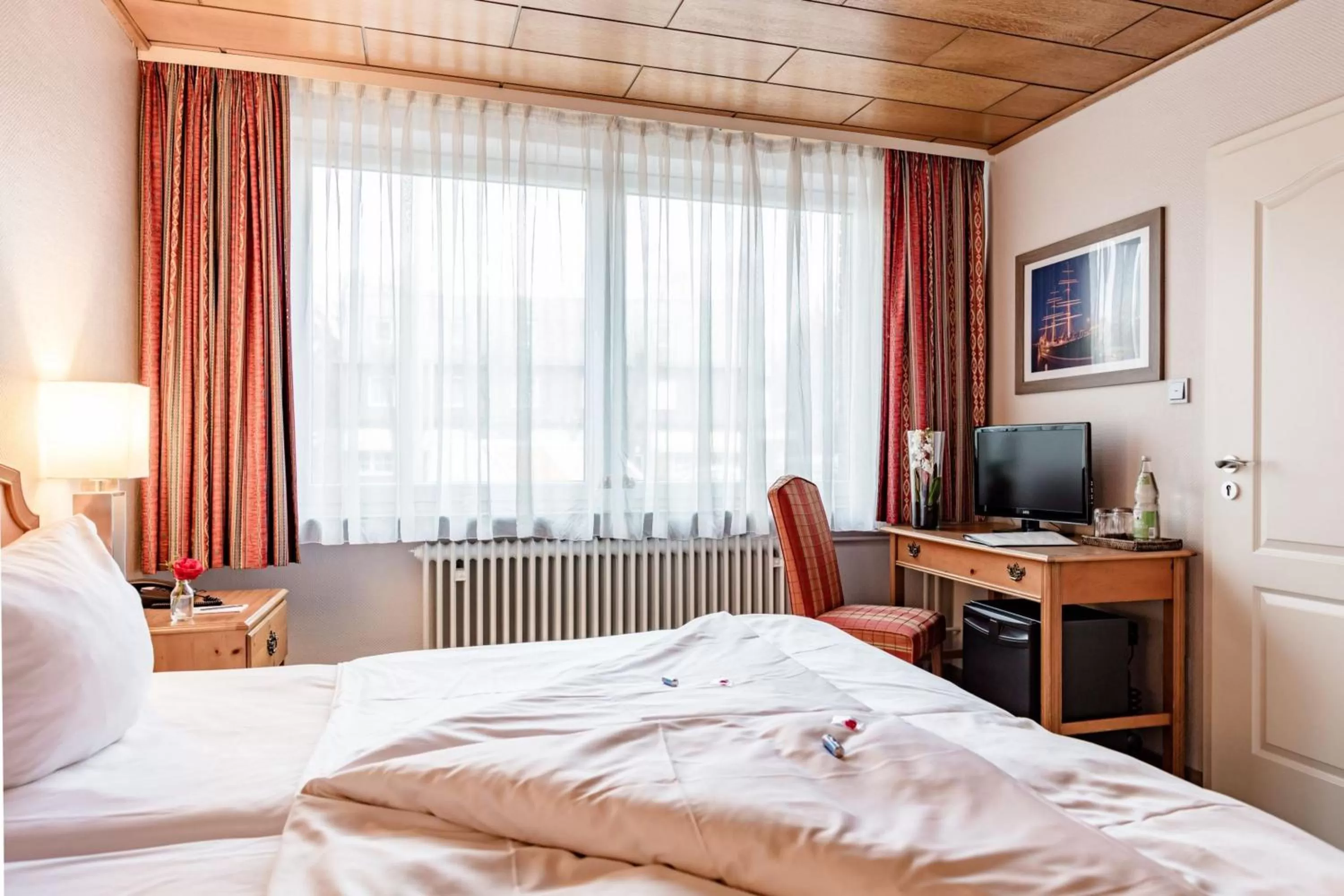 Bed in Hotel Zum Zeppelin Hamburg