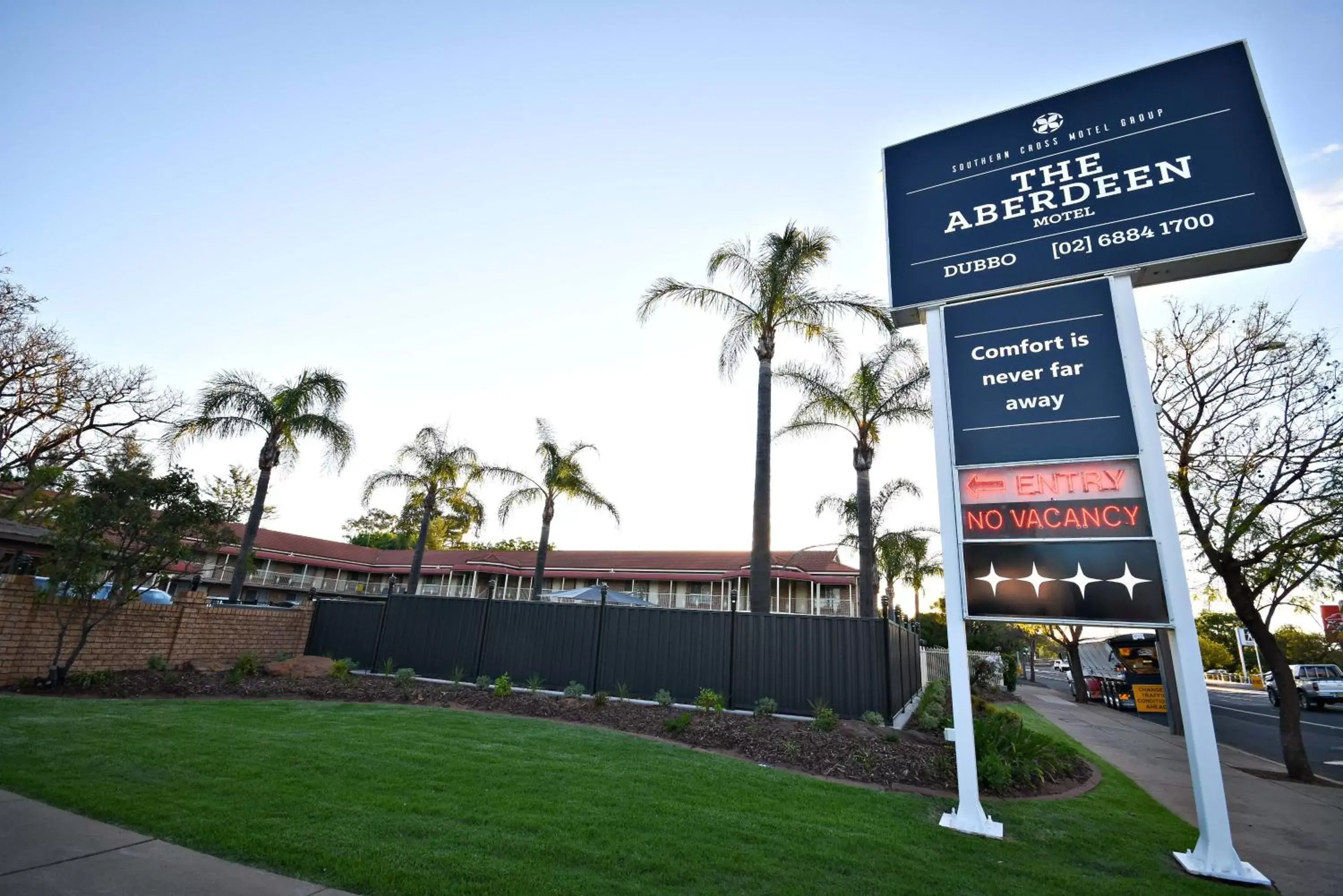 Facade/entrance in The Aberdeen Motel