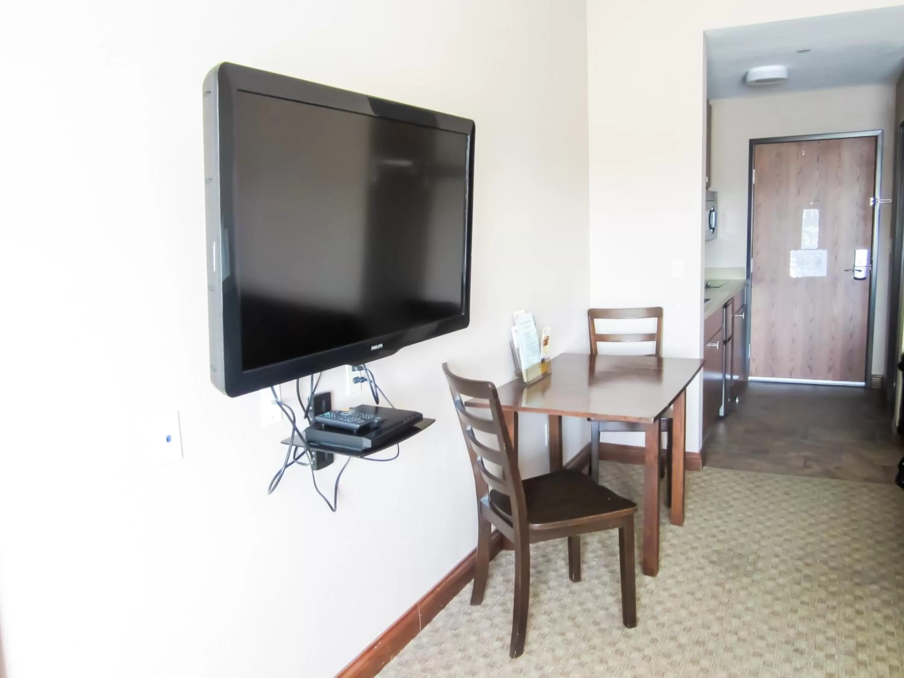TV and multimedia in Bell's Extended Stay and Suites