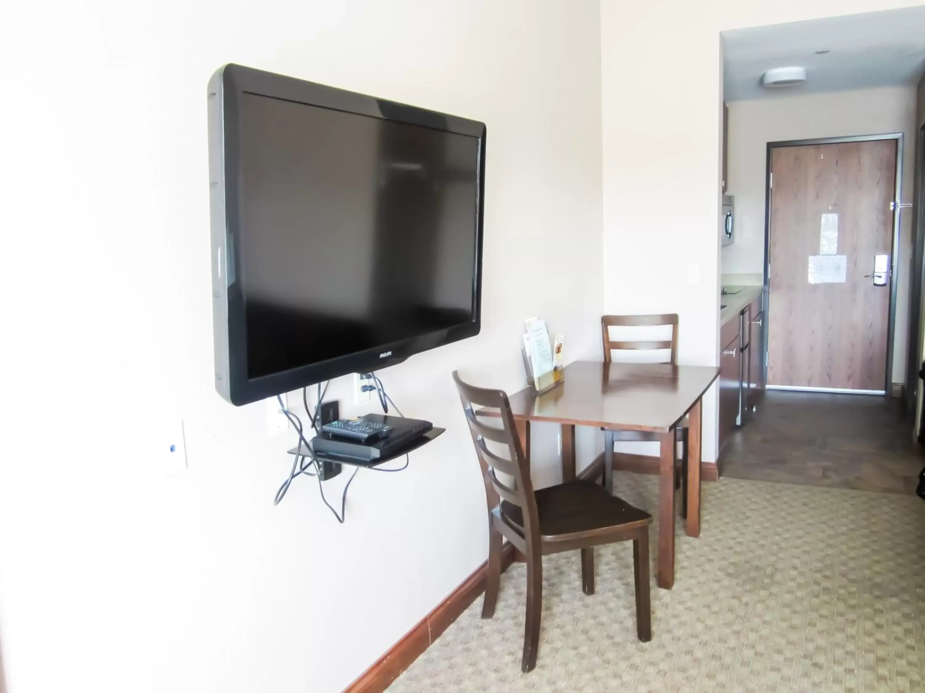TV/Entertainment Center in Bell's Extended Stay and Suites