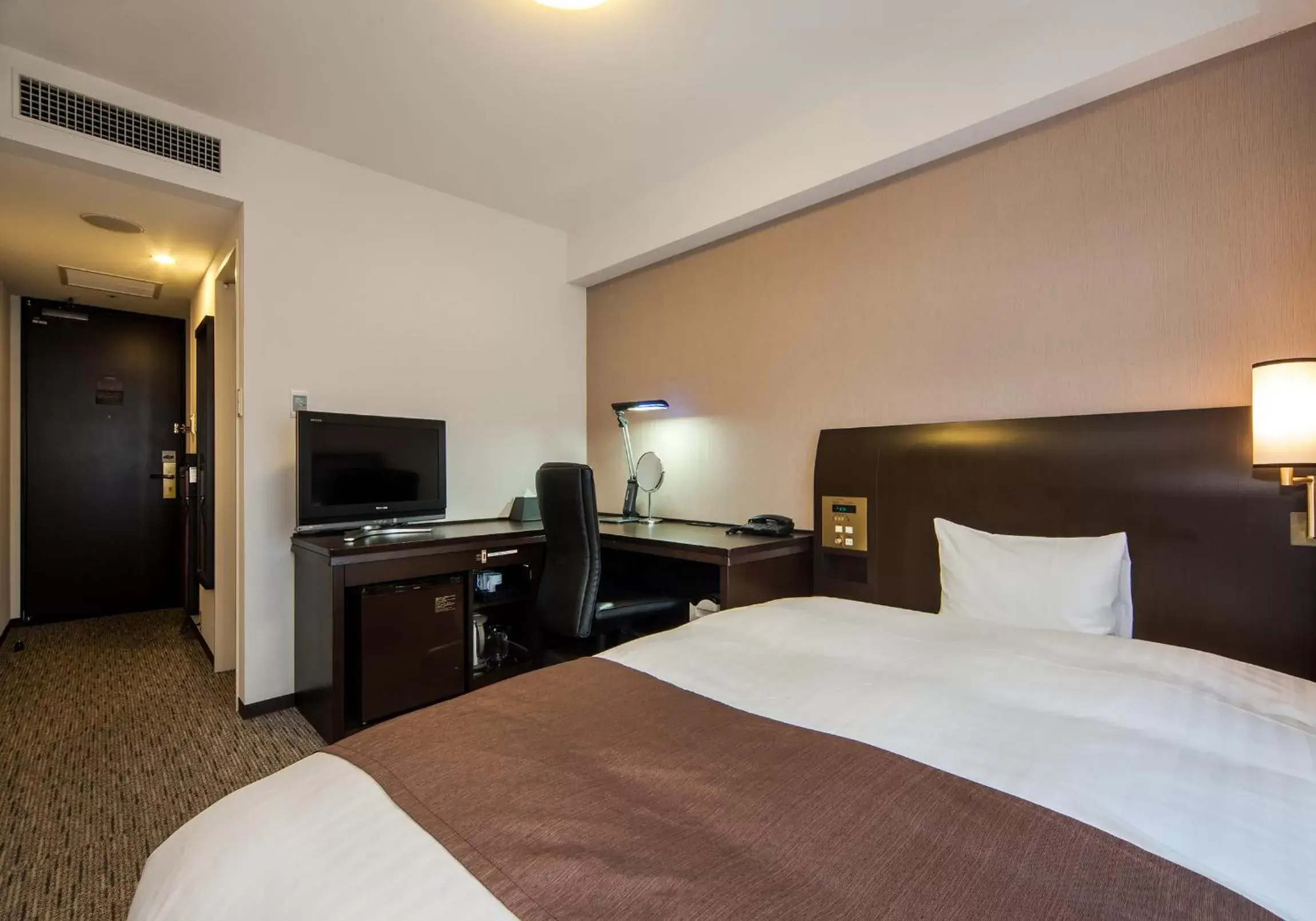 Bed in Daiwa Roynet Hotel Oita
