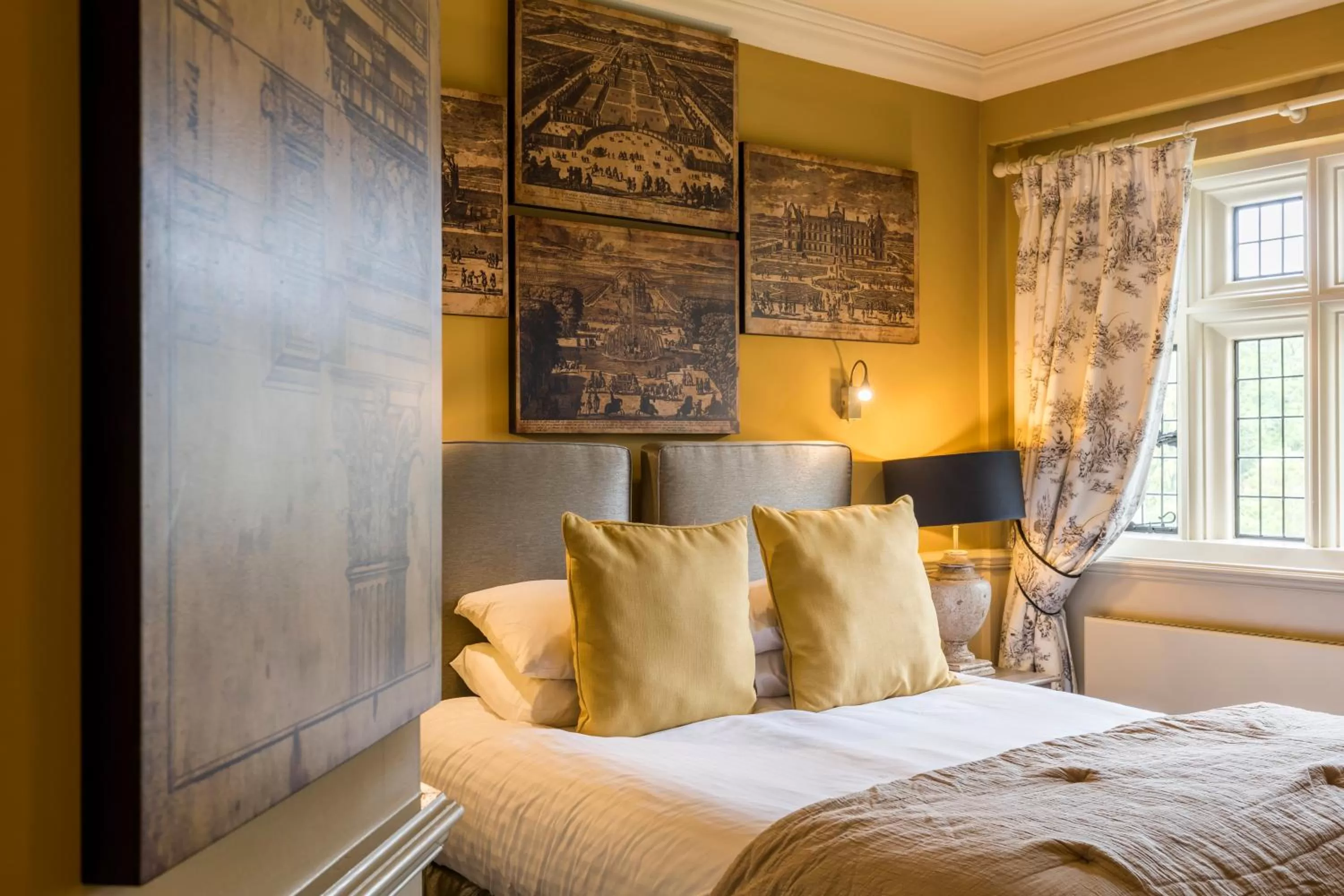 Bedroom, Bed in Coombe Abbey Hotel