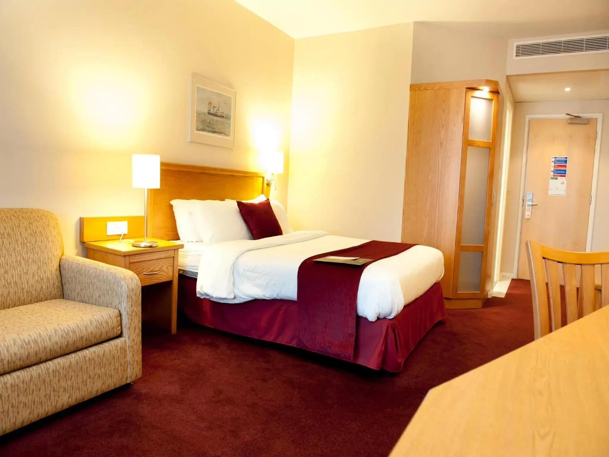 Photo of the whole room, Bed in Future Inn Plymouth