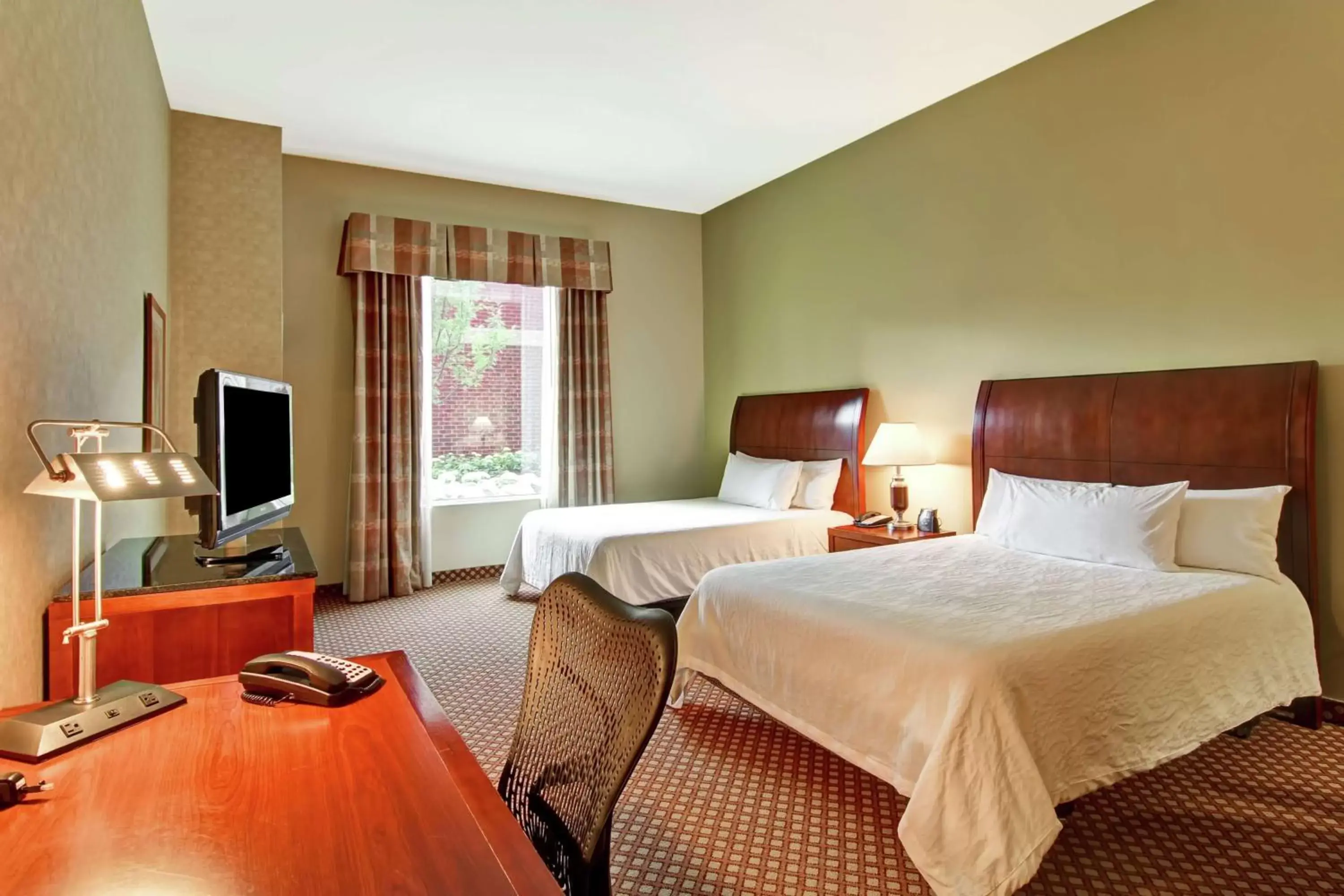 Bedroom in Hilton Garden Inn Ottawa Airport