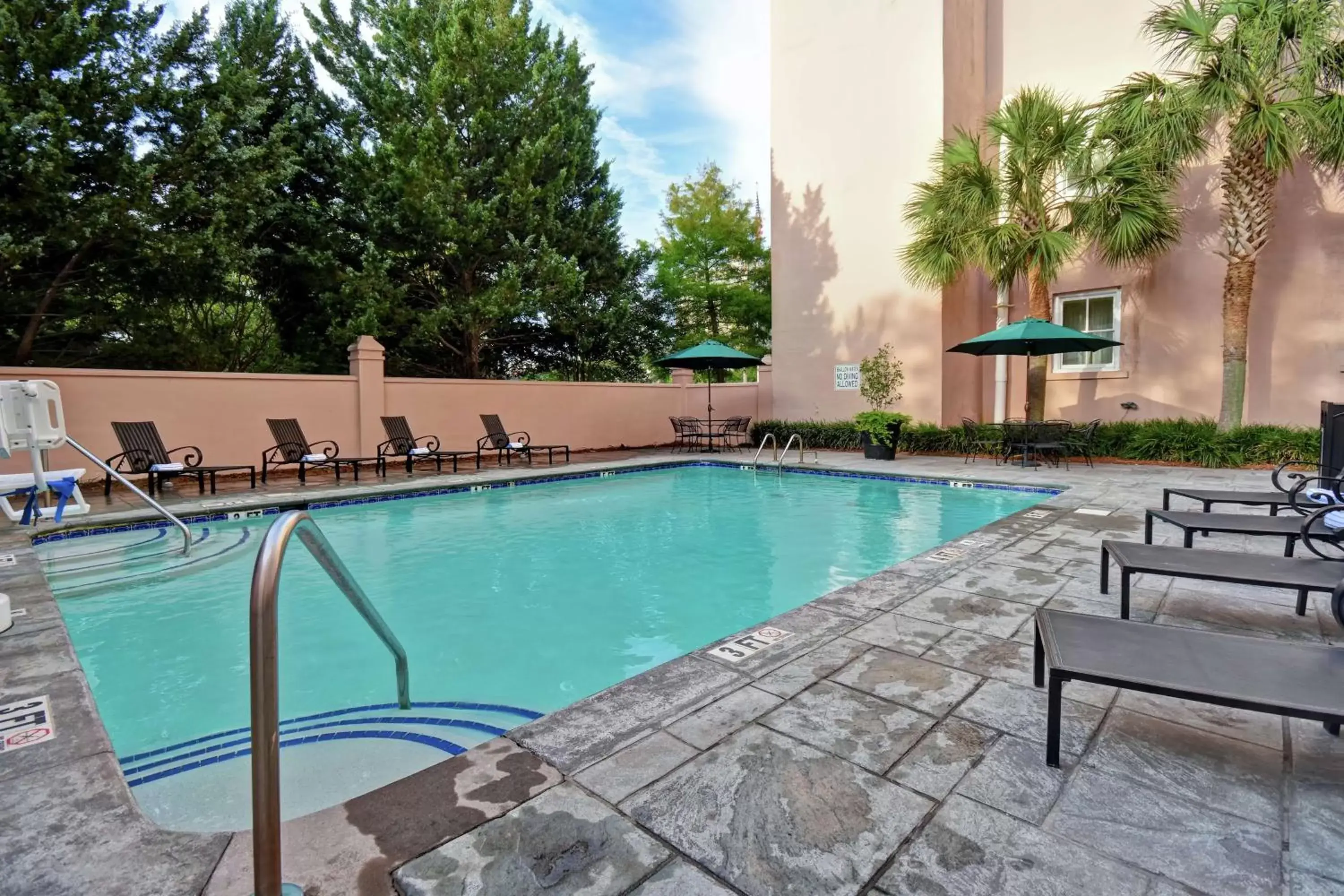 Swimming Pool in Embassy Suites Charleston - Historic District
