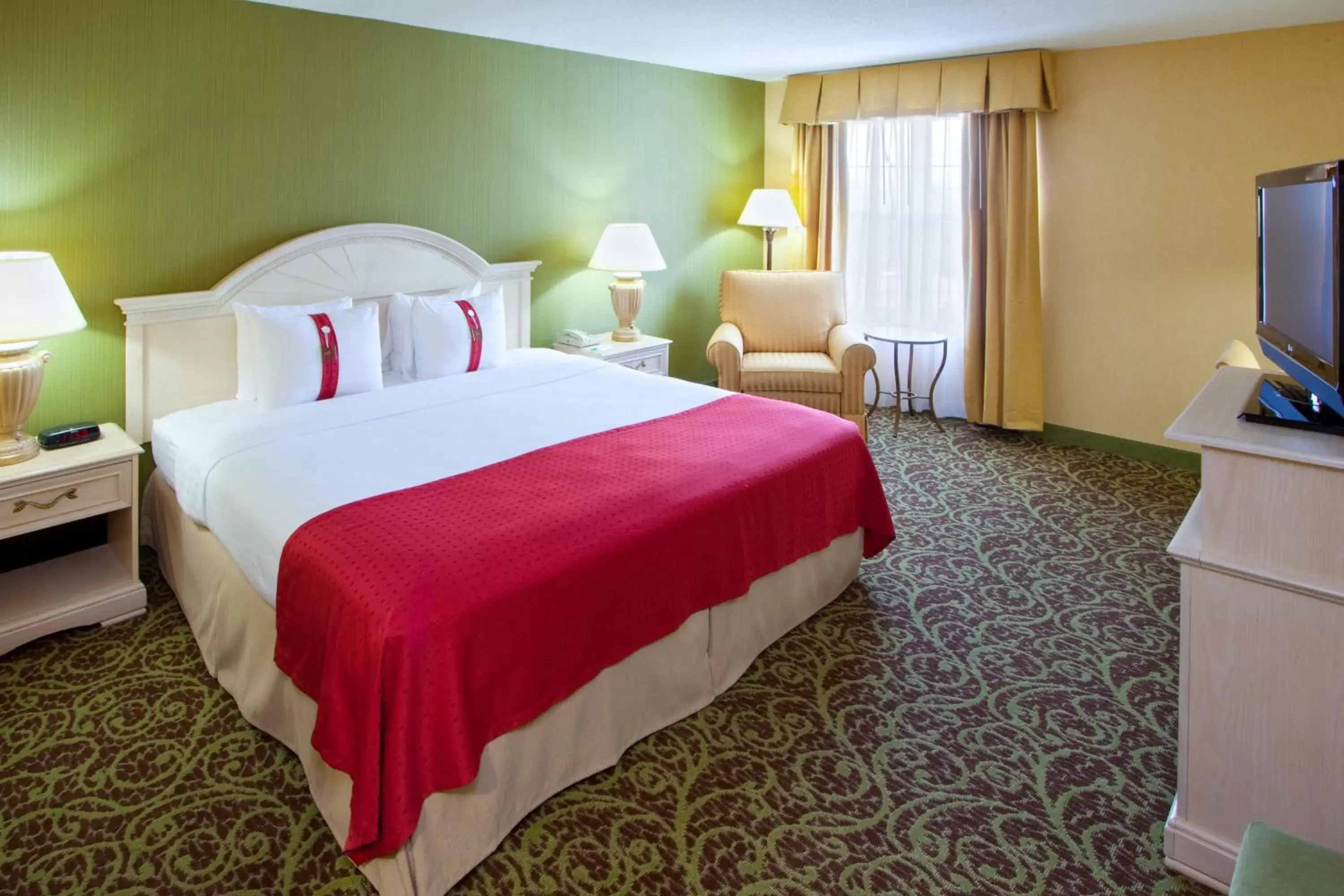 Photo of the whole room, Bed in Holiday Inn Chantilly-Dulles Expo Airport, an IHG Hotel