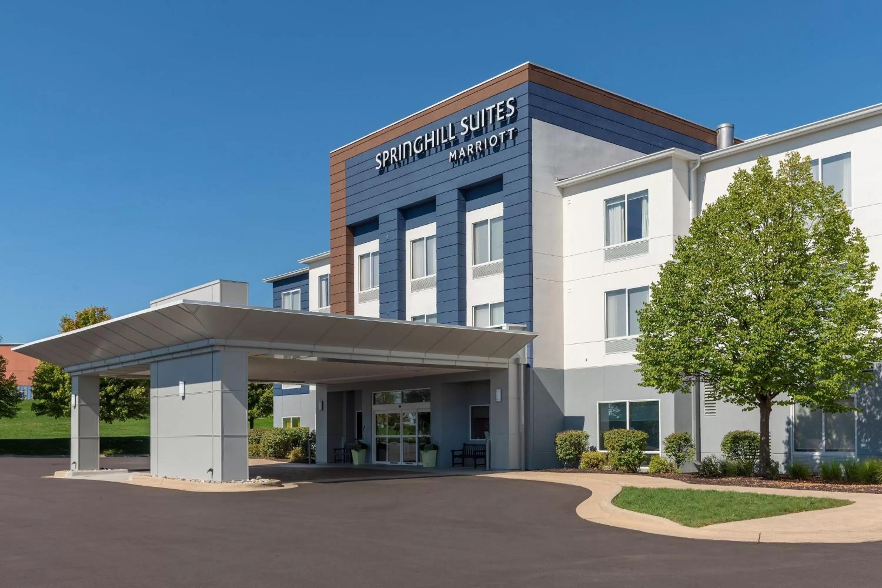 Property building in SpringHill Suites Grand Rapids North