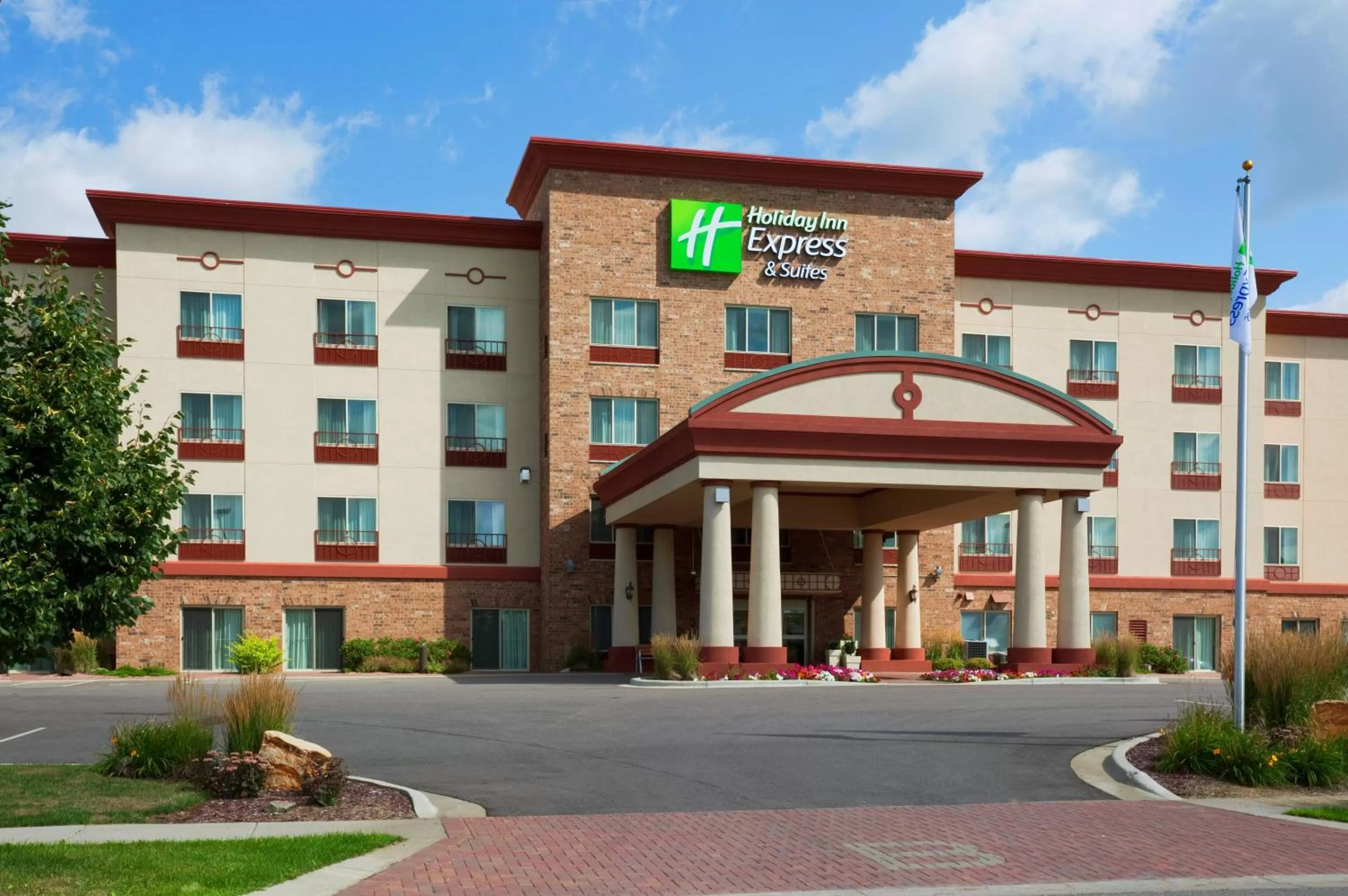 Property building in Holiday Inn Express & Suites Wausau by IHG