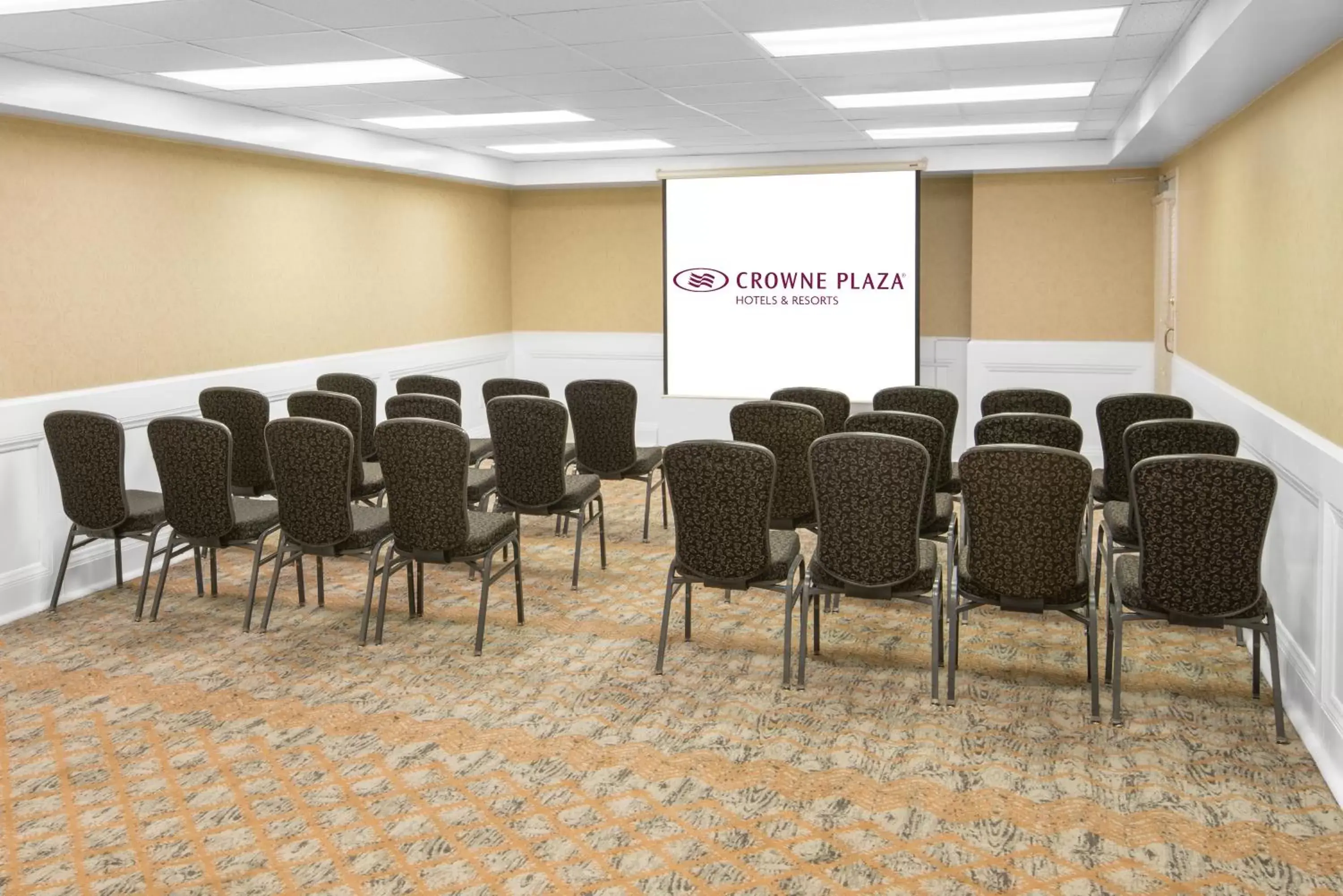 Meeting/conference room in Crowne Plaza Resort Asheville, an IHG Hotel
