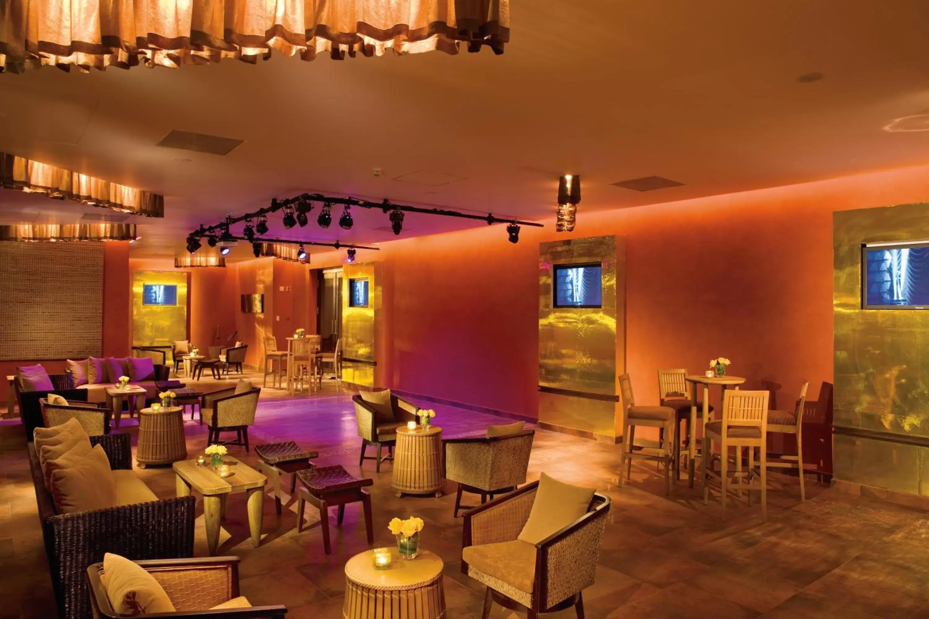 Nightclub / DJ, Restaurant/Places to Eat in Dreams Riviera Cancun Resort & Spa - All Inclusive