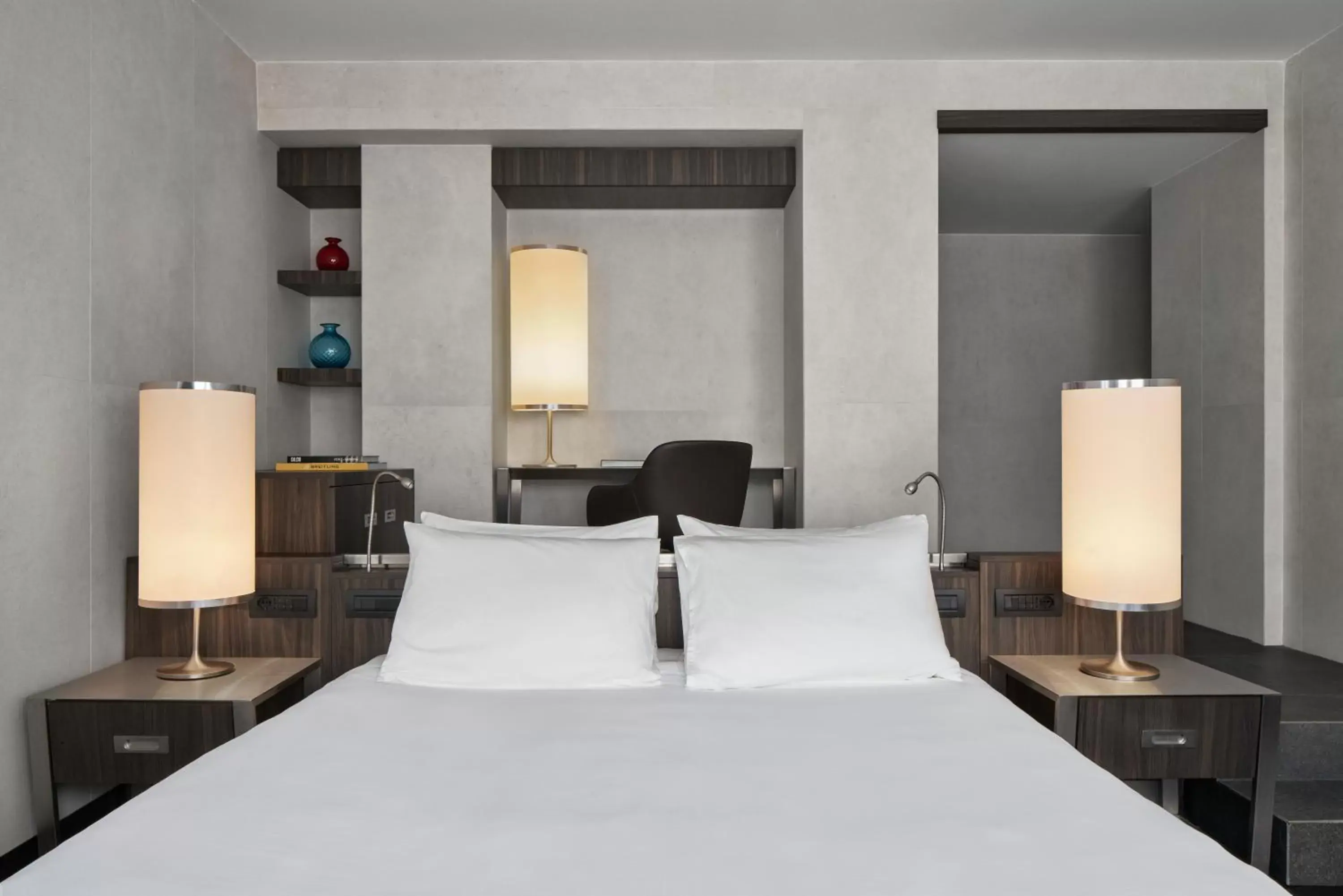 Photo of the whole room, Bed in Hyatt Centric Milan Centrale