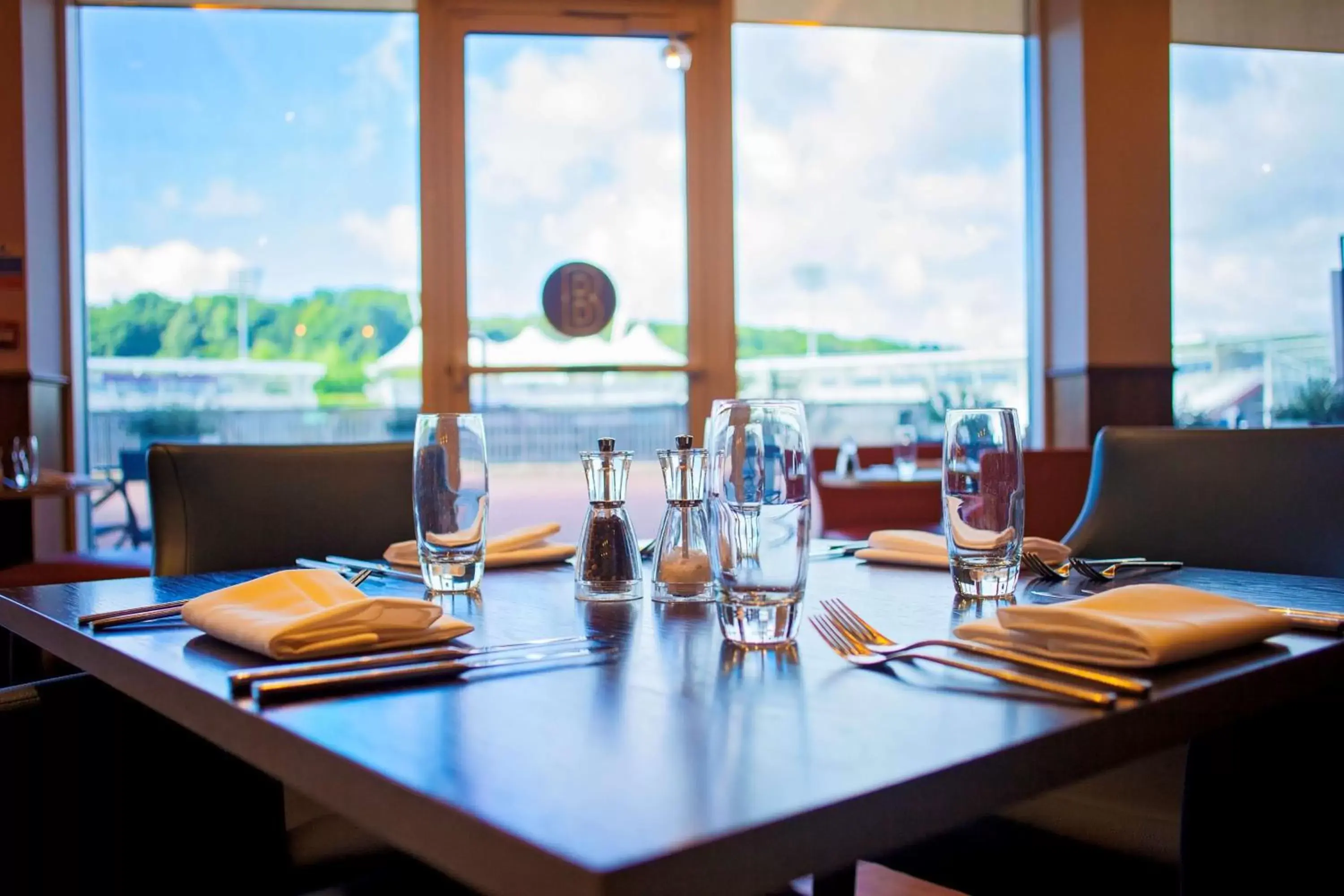 Restaurant/places to eat in Hilton Southampton - Utilita Bowl Restaurant/places to eat in Hilton Southampton - Utilita Bowl