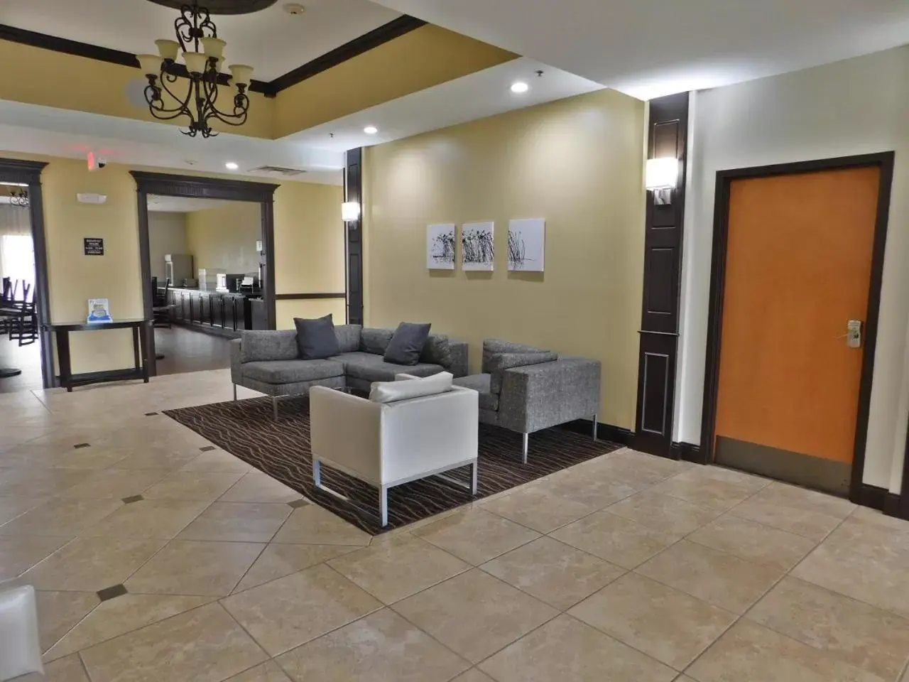 Lounge or bar, Lobby/Reception in Wingate by Wyndham Bowling Green