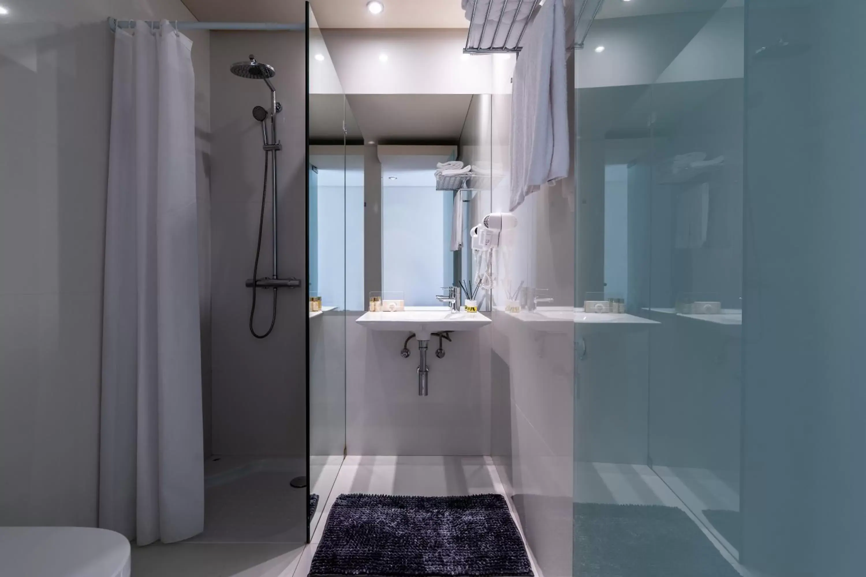 Shower, Bathroom in 4615 Hotel