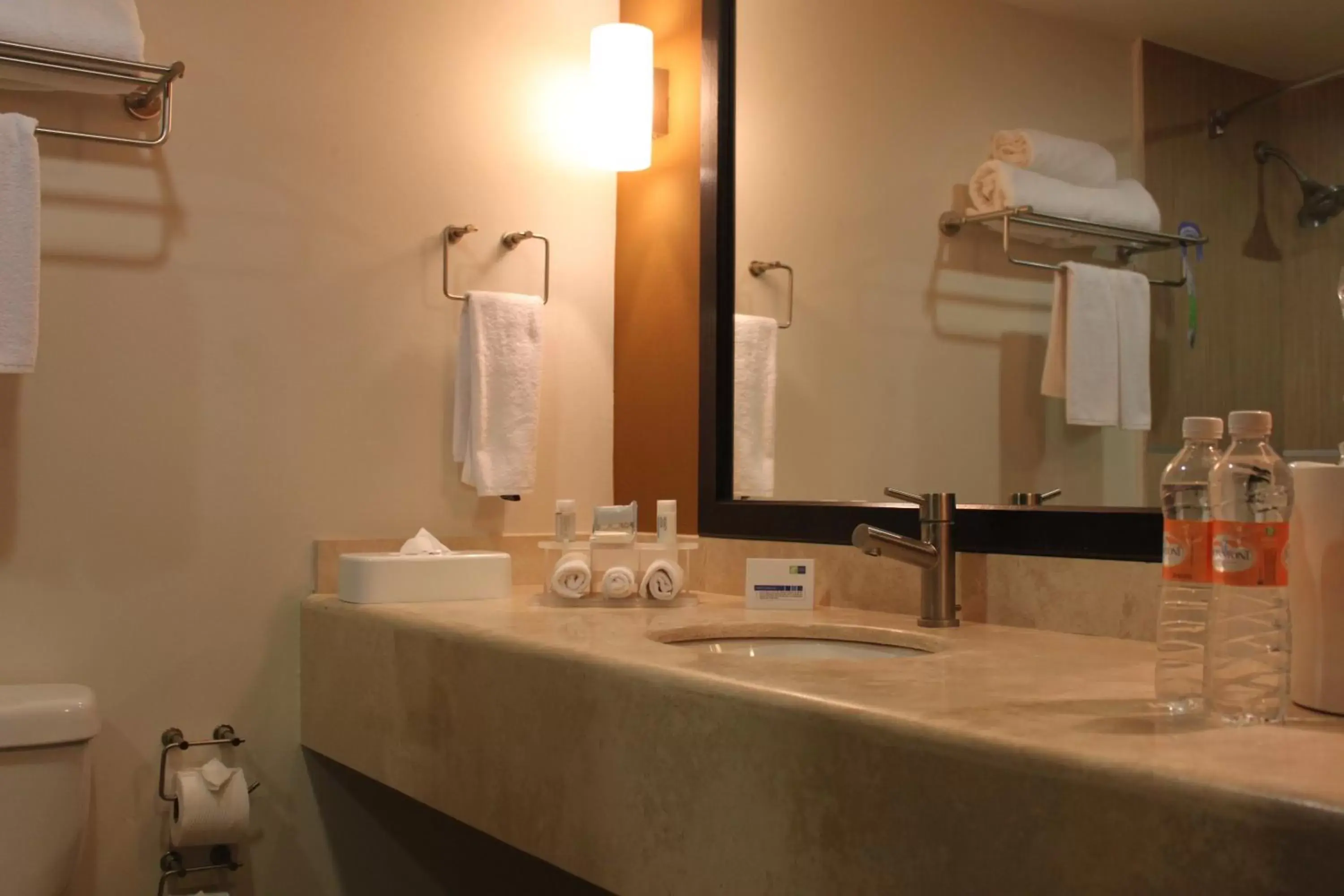 Bedroom, Bathroom in Holiday Inn Express Guaymas, an IHG Hotel