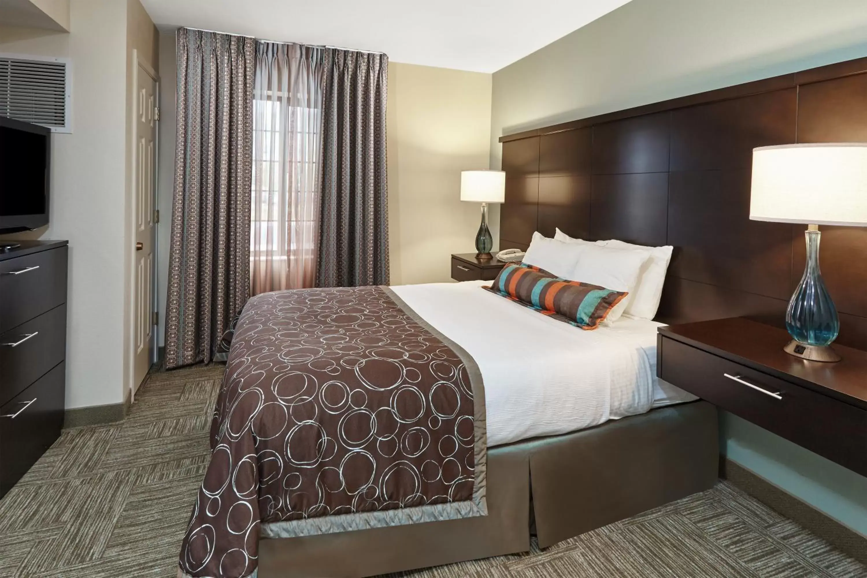 Bedroom, Bed in Staybridge Suites Glenview by IHG Bedroom, Bed in Staybridge Suites Glenview by IHG