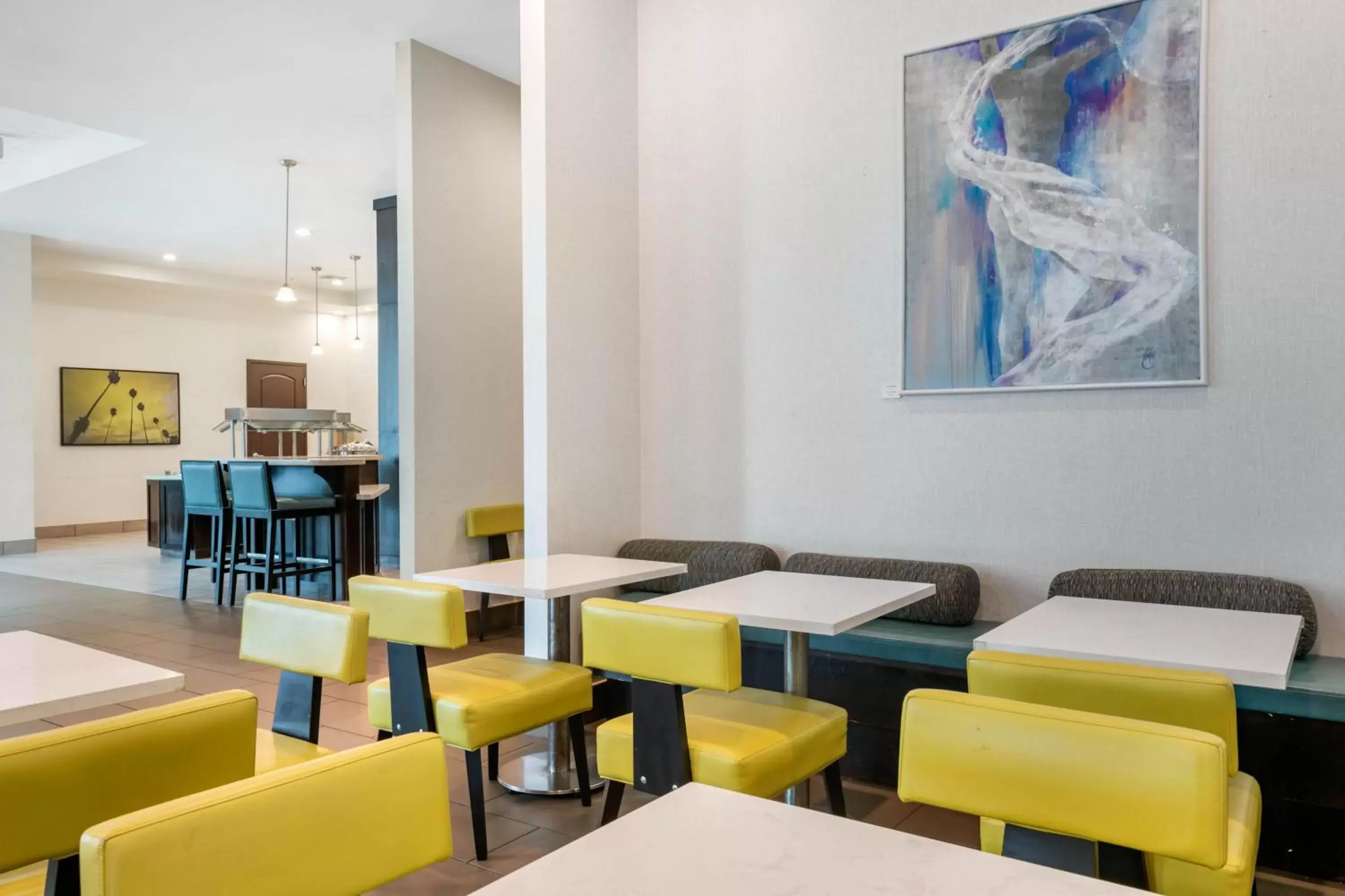 Restaurant/Places to Eat in Staybridge Suites St. Petersburg FL, an IHG Hotel