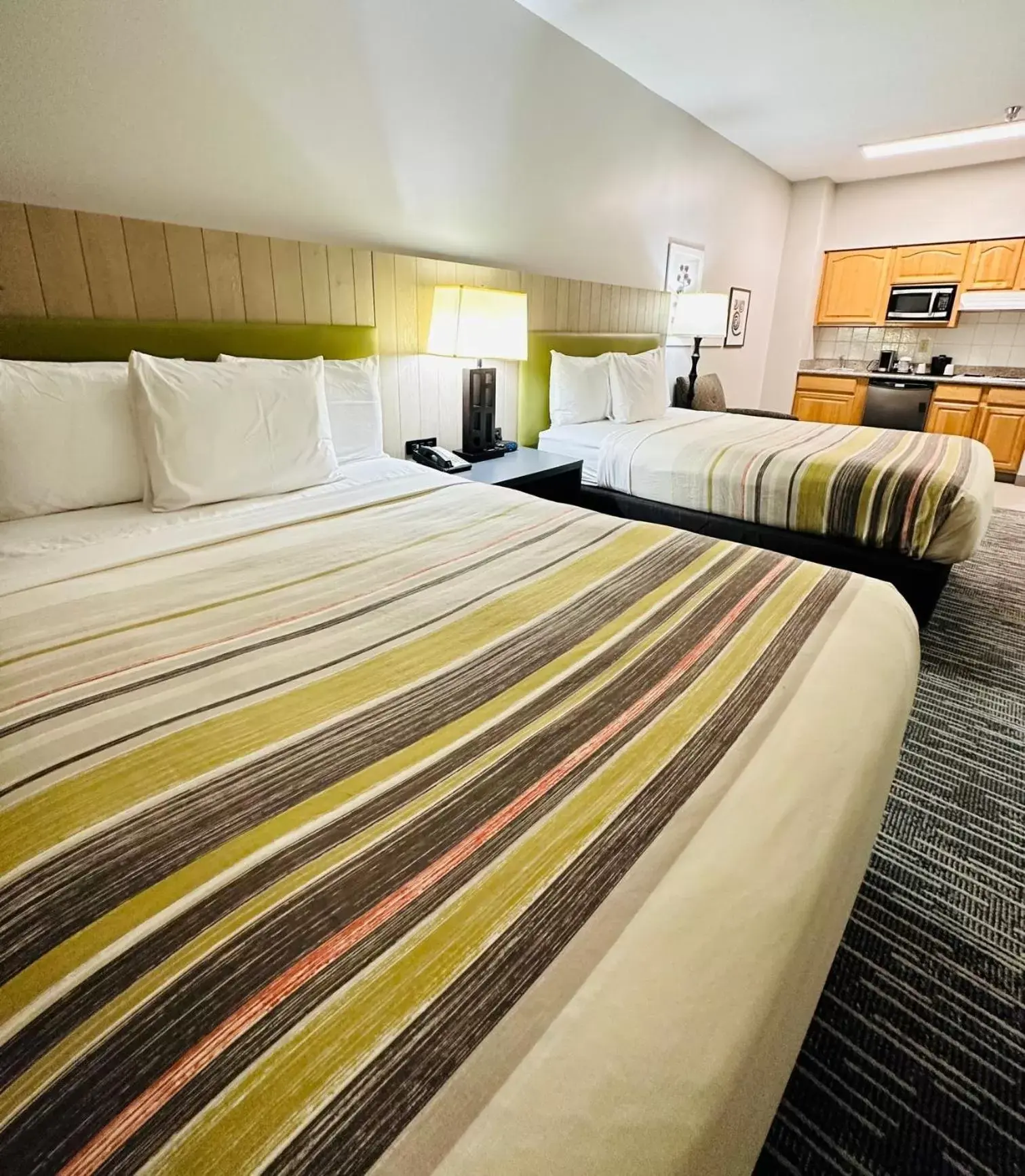Photo of the whole room, Bed in Country Inn & Suites by Radisson, San Jose International Airport, CA