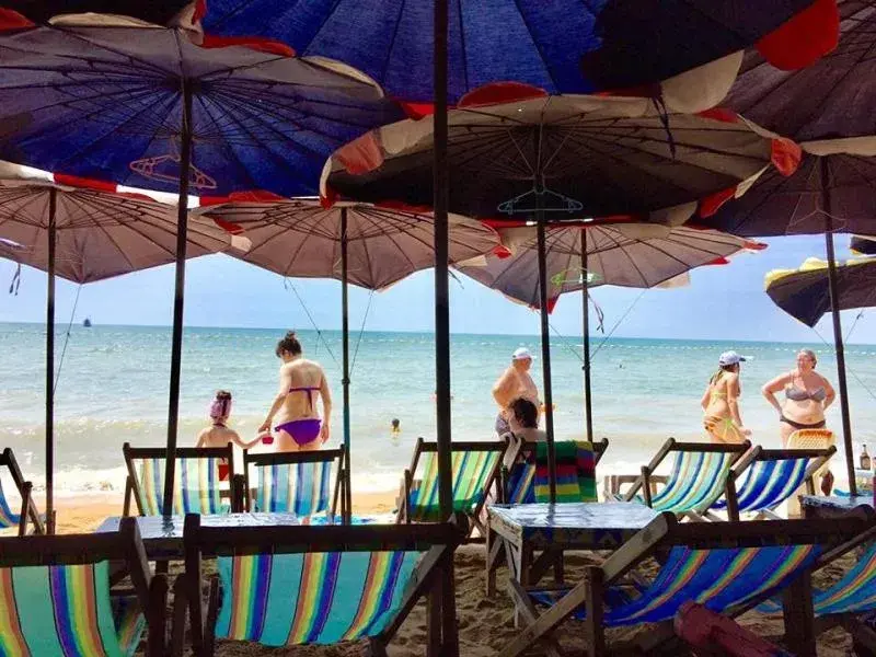 Nearby landmark, Beach in Atlantic Condo Resort Pattaya by Panisara