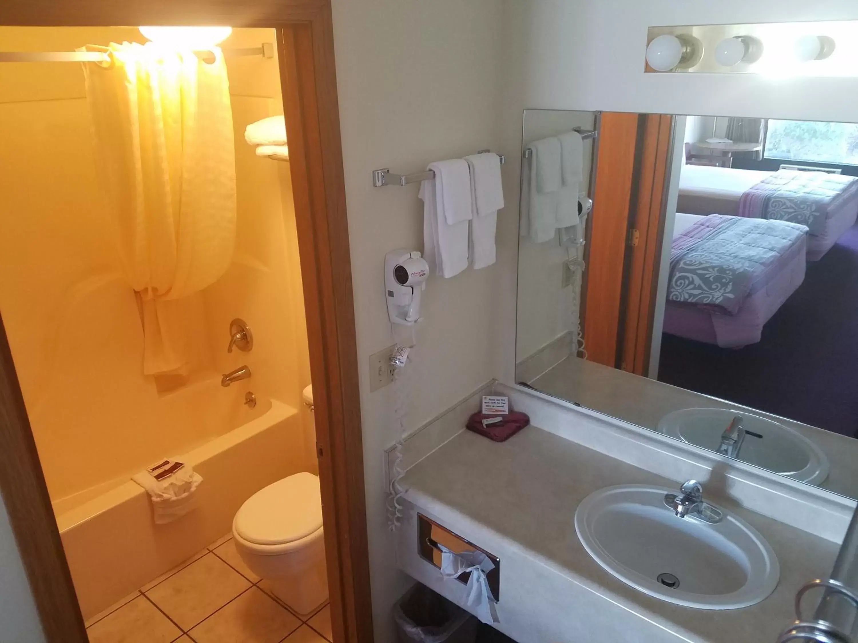 Shower, Bathroom in Ozark Valley Inn