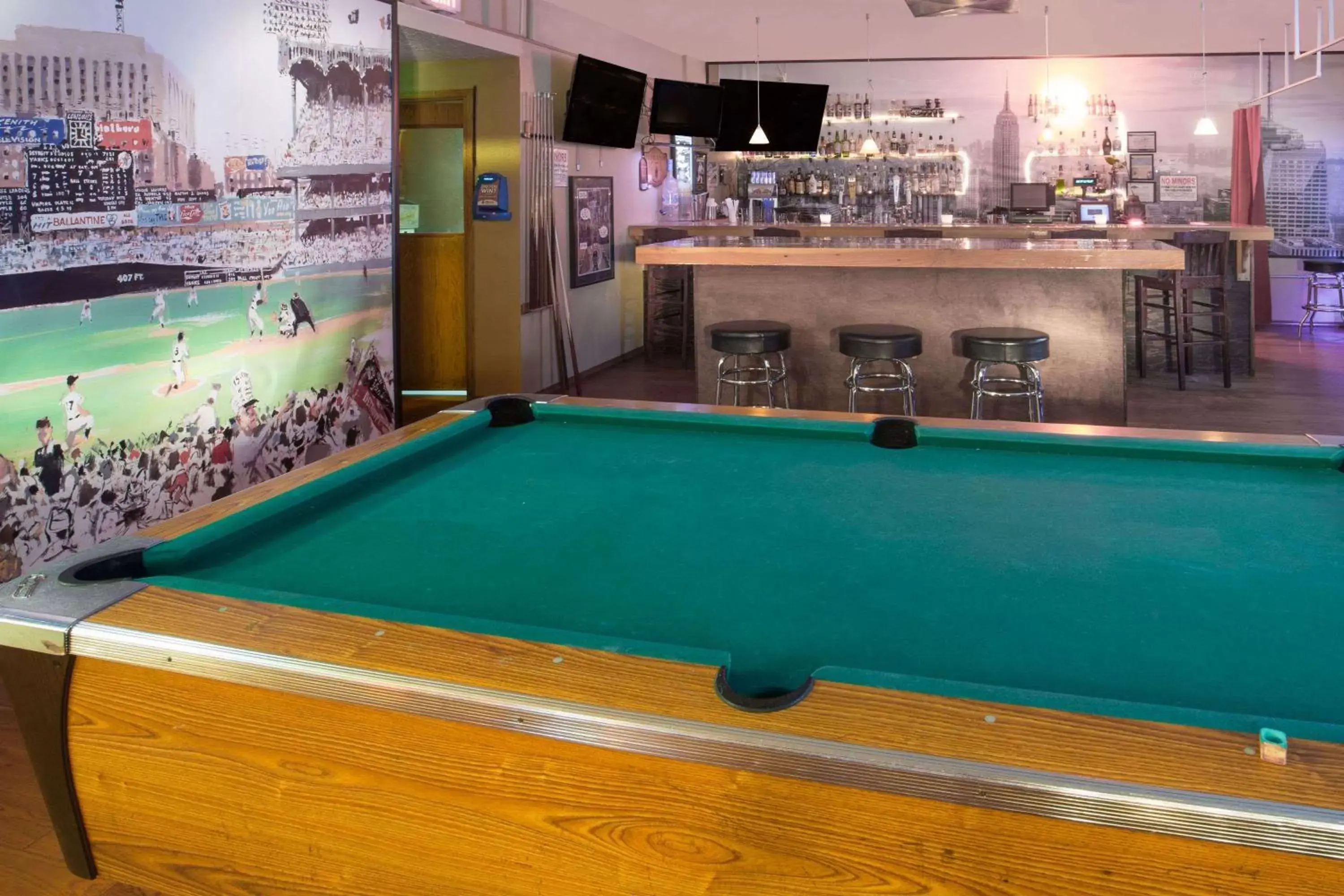 Lounge or bar, Billiards in Travelodge by Wyndham East Portland/Gresham