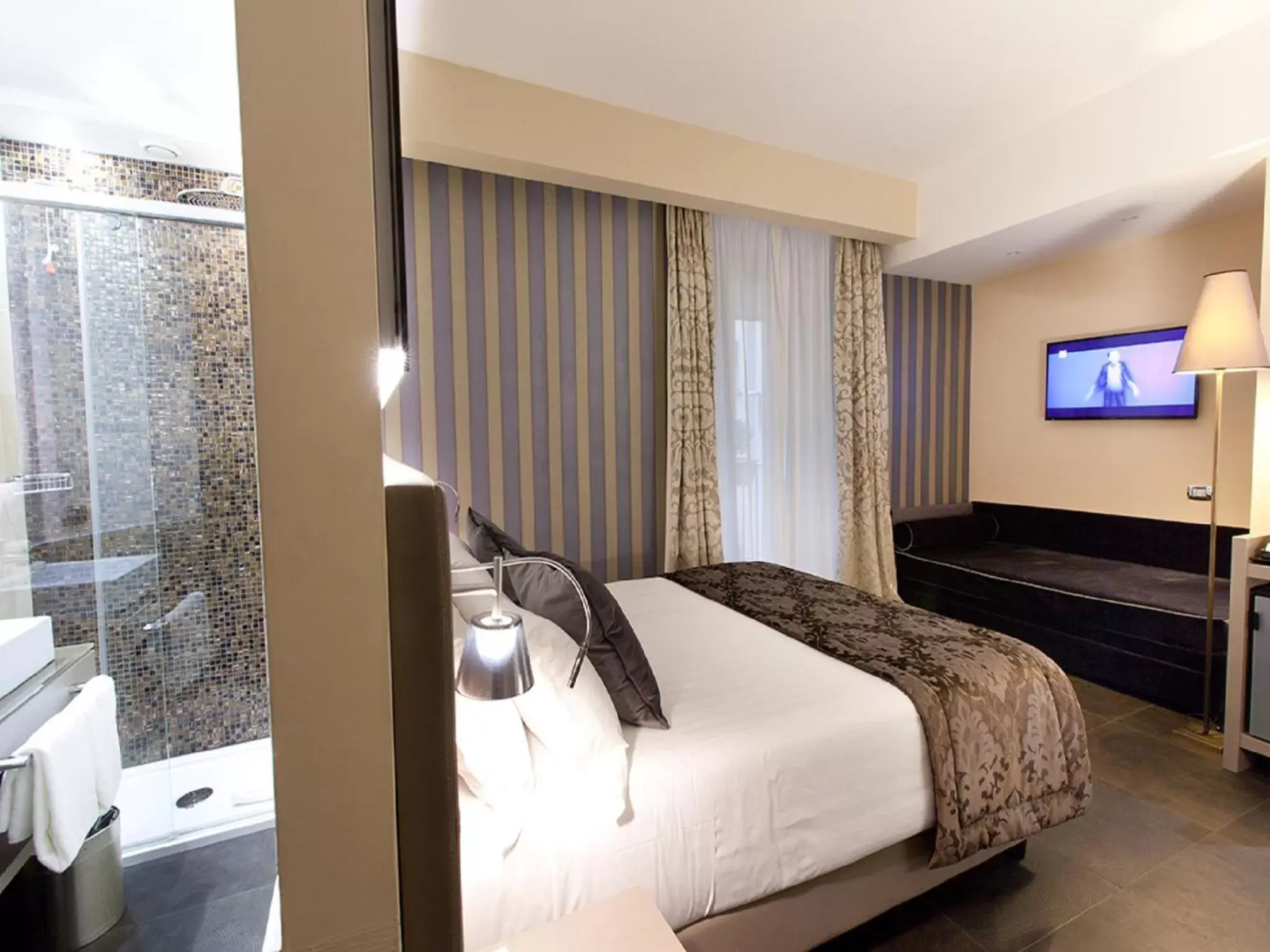 Bed in Quirinale Luxury Rooms